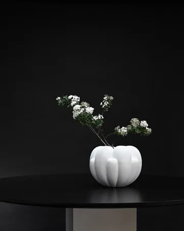 Bloom maljakko petit 22,5x24 cm - Bone white - 101 Copenhagen