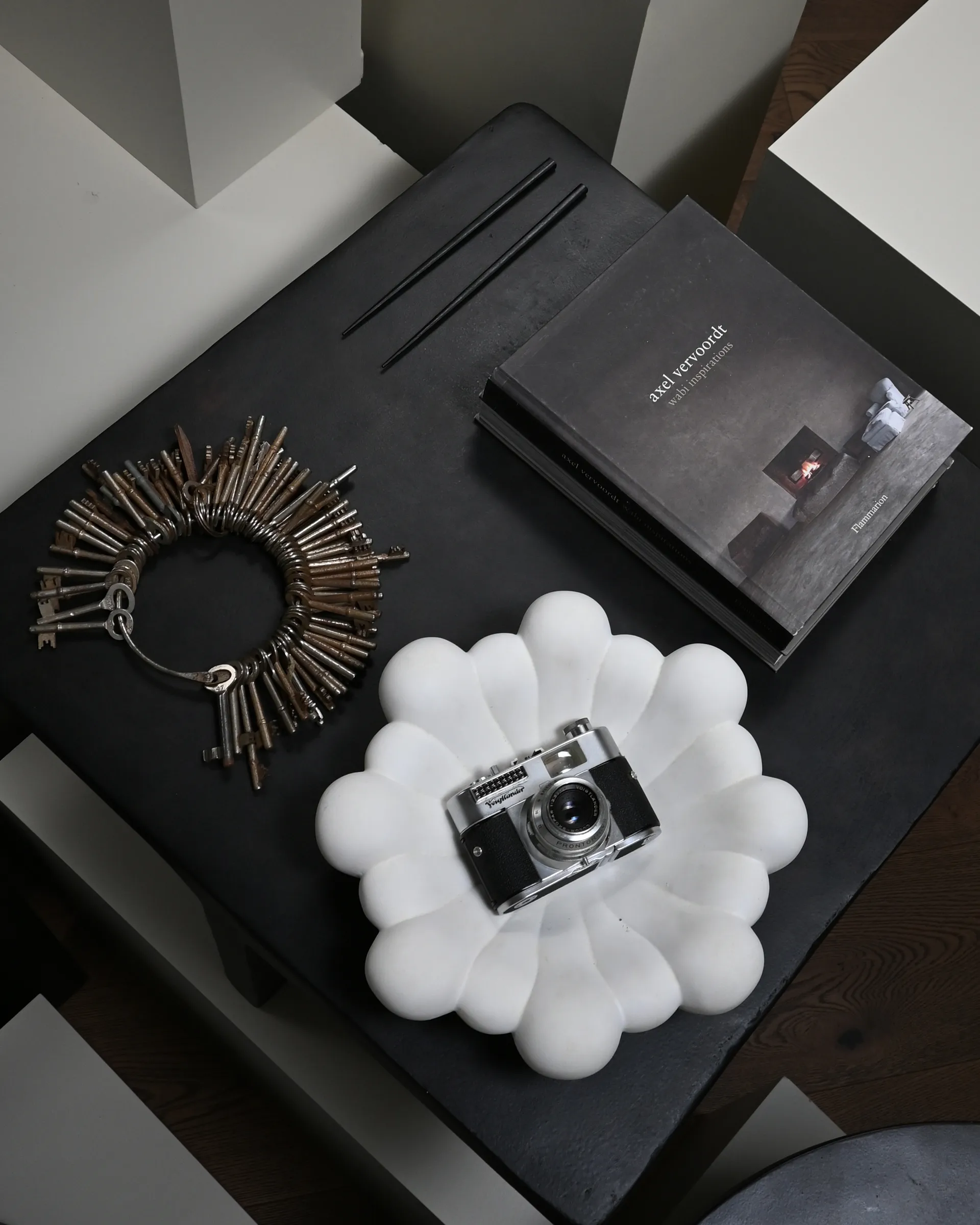 Bloom Tray kulho medio Ø28,5 cm, Bone white 101 Copenhagen