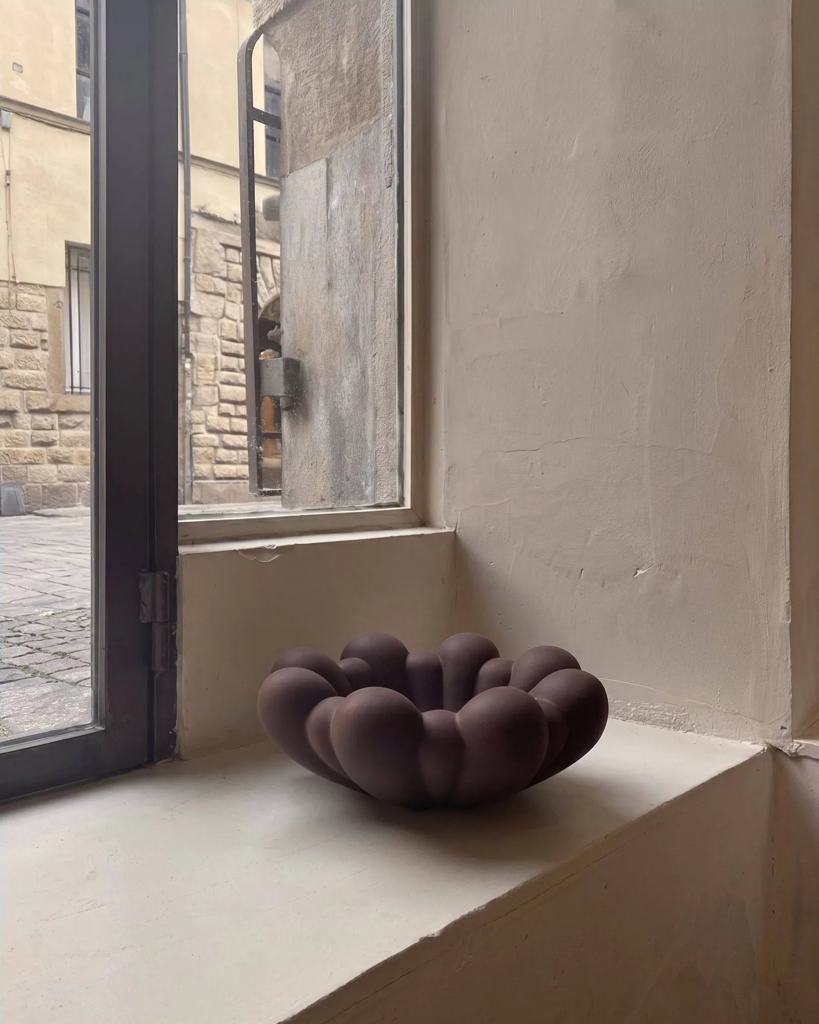 Bloom tray kulho suuri, Chocolate brown 101 Copenhagen