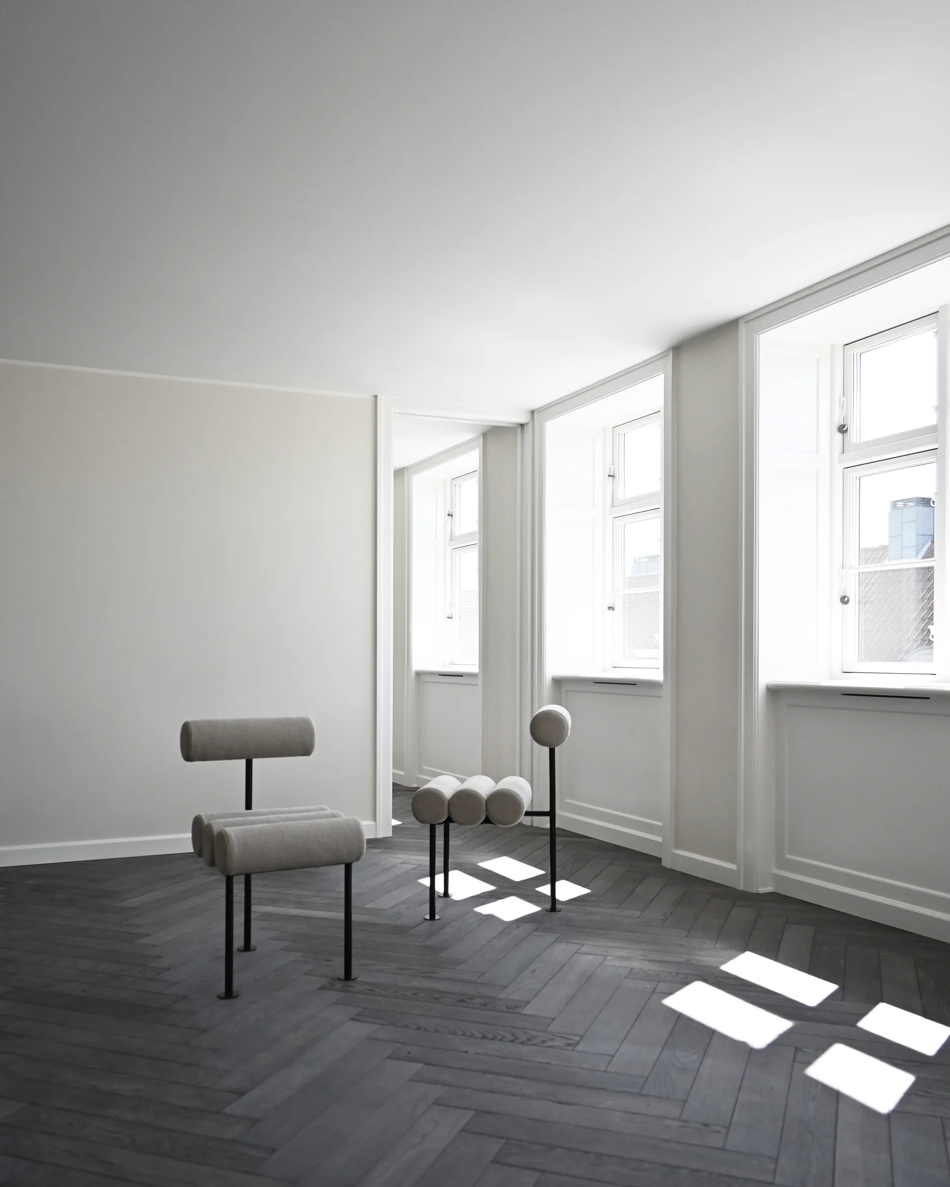 Hiro ruokatuoli, Black frame-Sand 101 Copenhagen