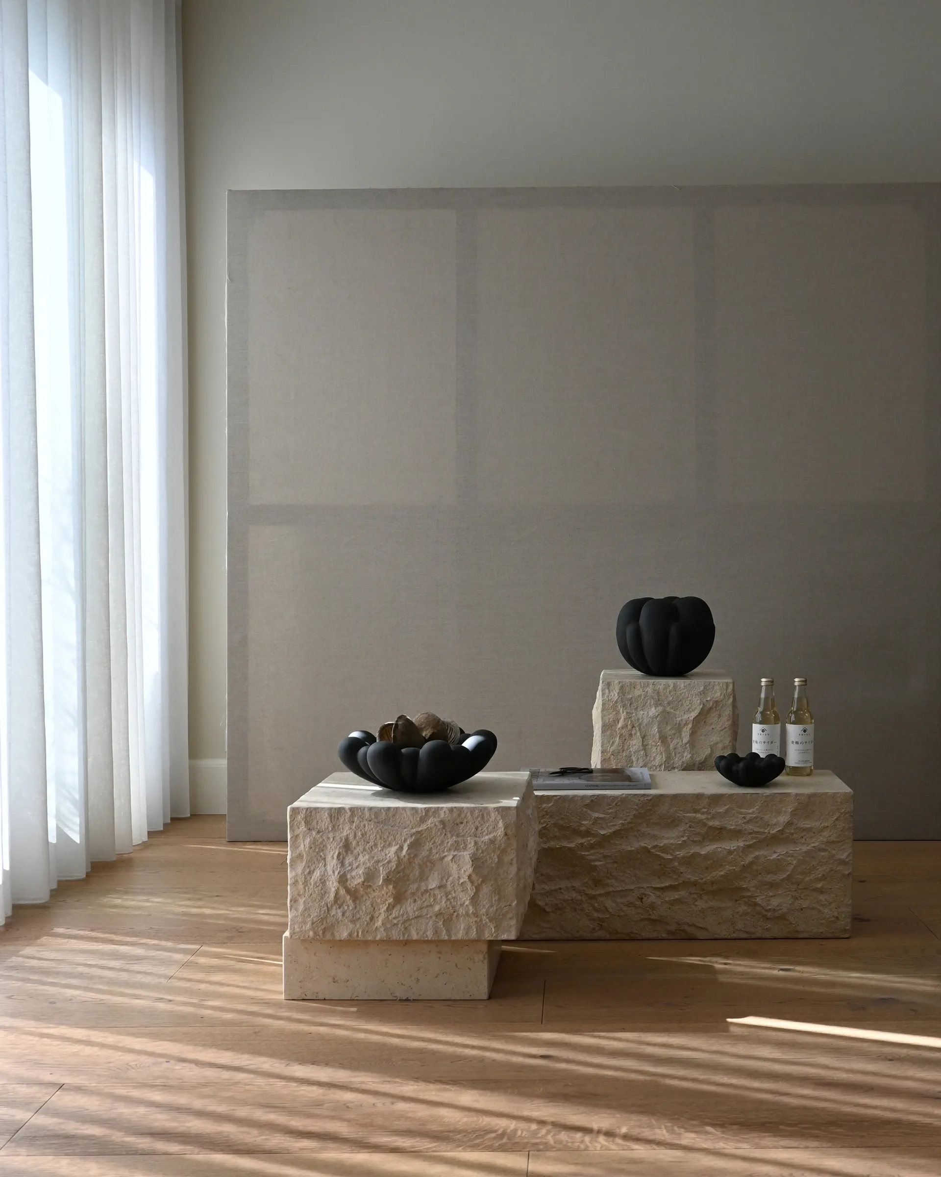 Temple sivupöytä low 42x40 cm, Chrome-limestone 101 Copenhagen