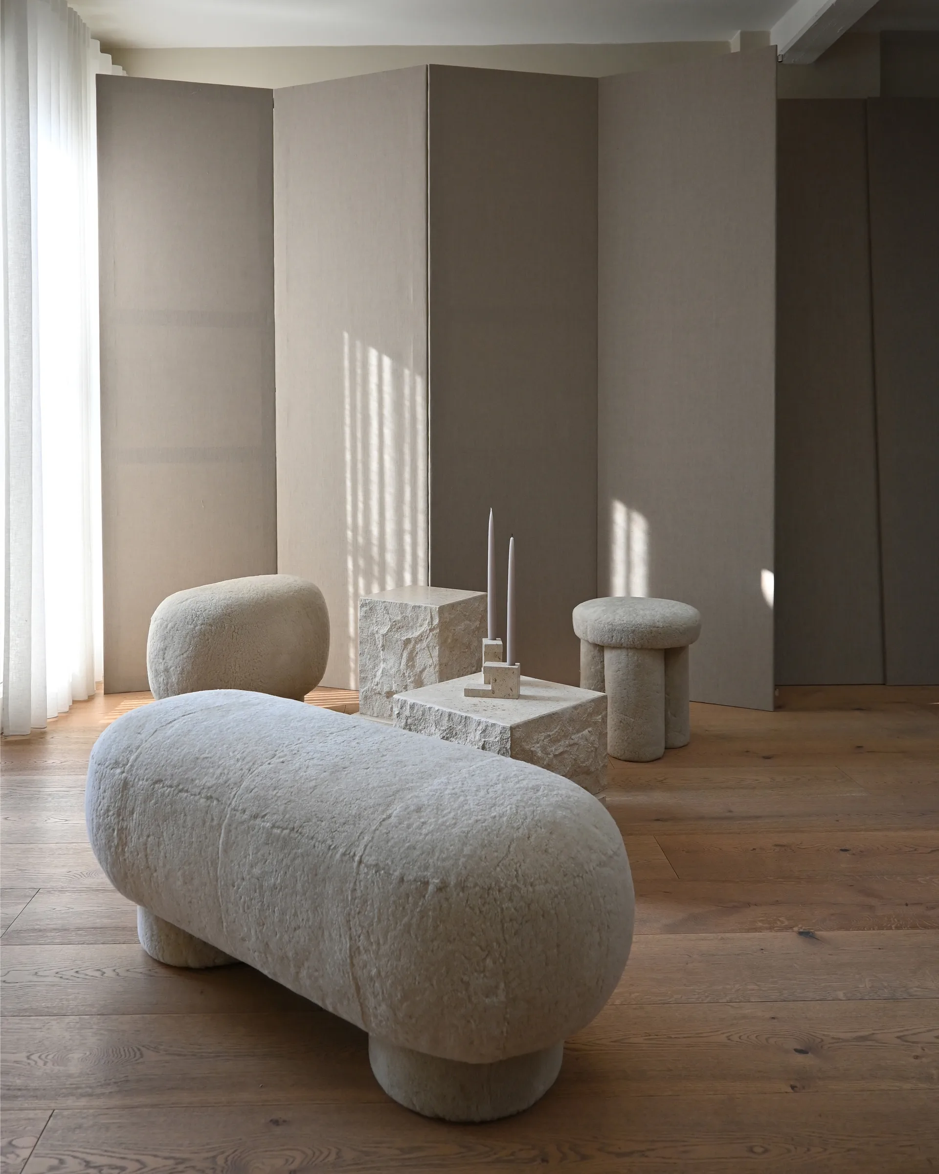 Temple sivupöytä low 42x40 cm, Chrome-limestone 101 Copenhagen