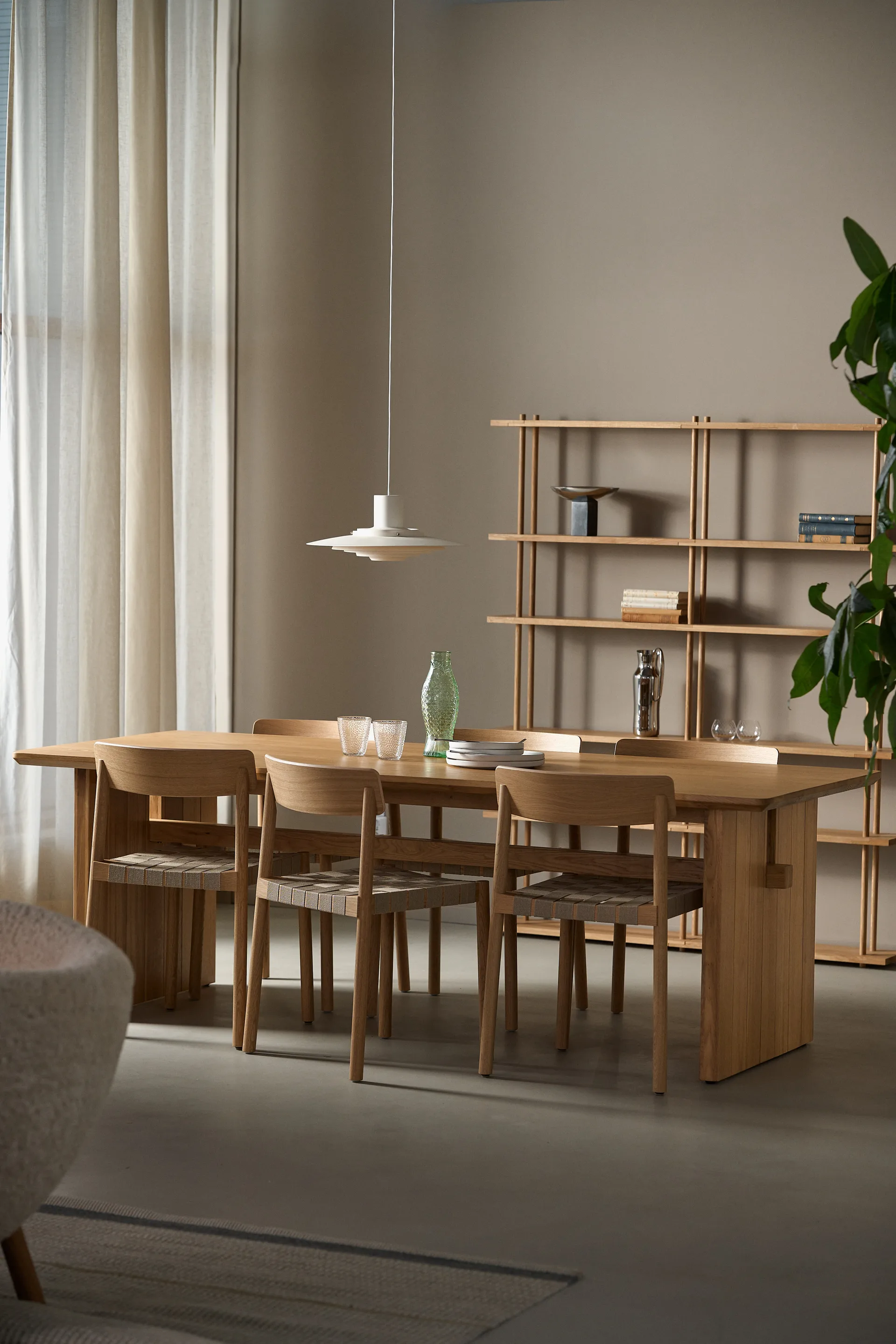 Berghem ruokapöytä 90x220 cm, Laqurered oak 1898