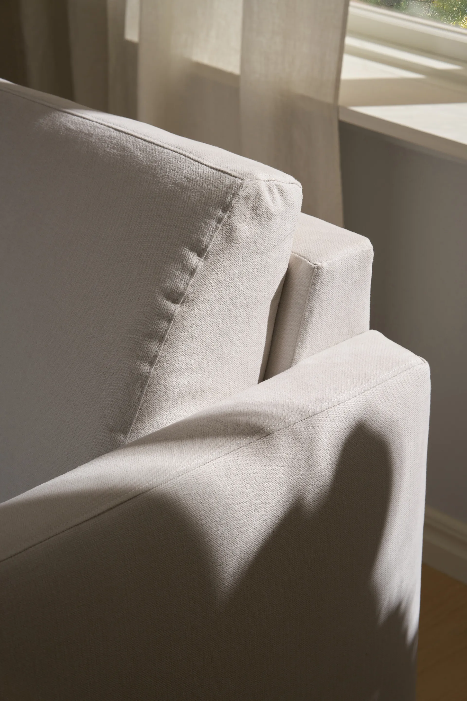 Binga 2,5-istuttava vuodesohva, Oslo Nature 1540-tummaksi petsattu saarni 1898