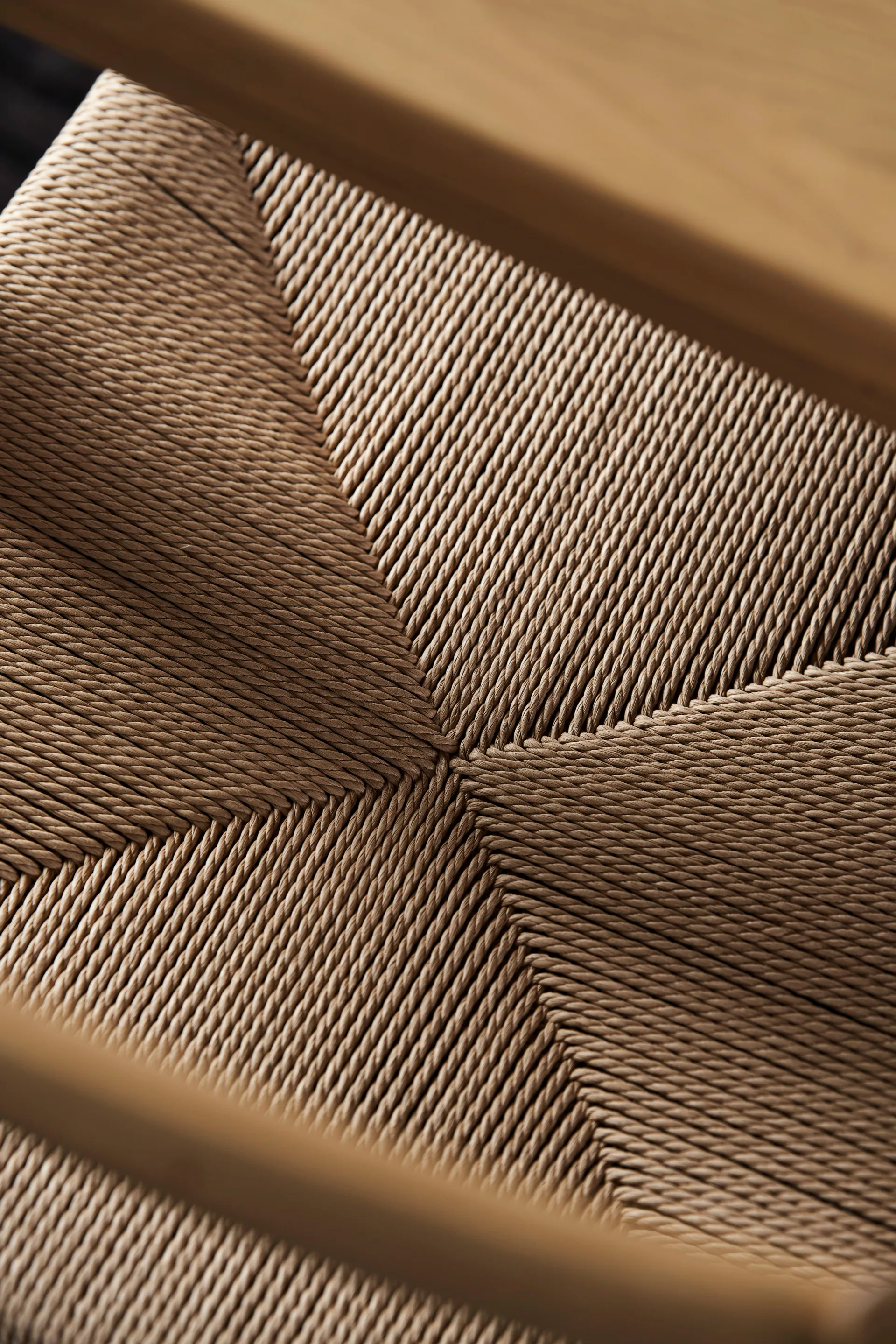 Fridhem ruokapöydäntuoli, Papercord-laquered oak 1898