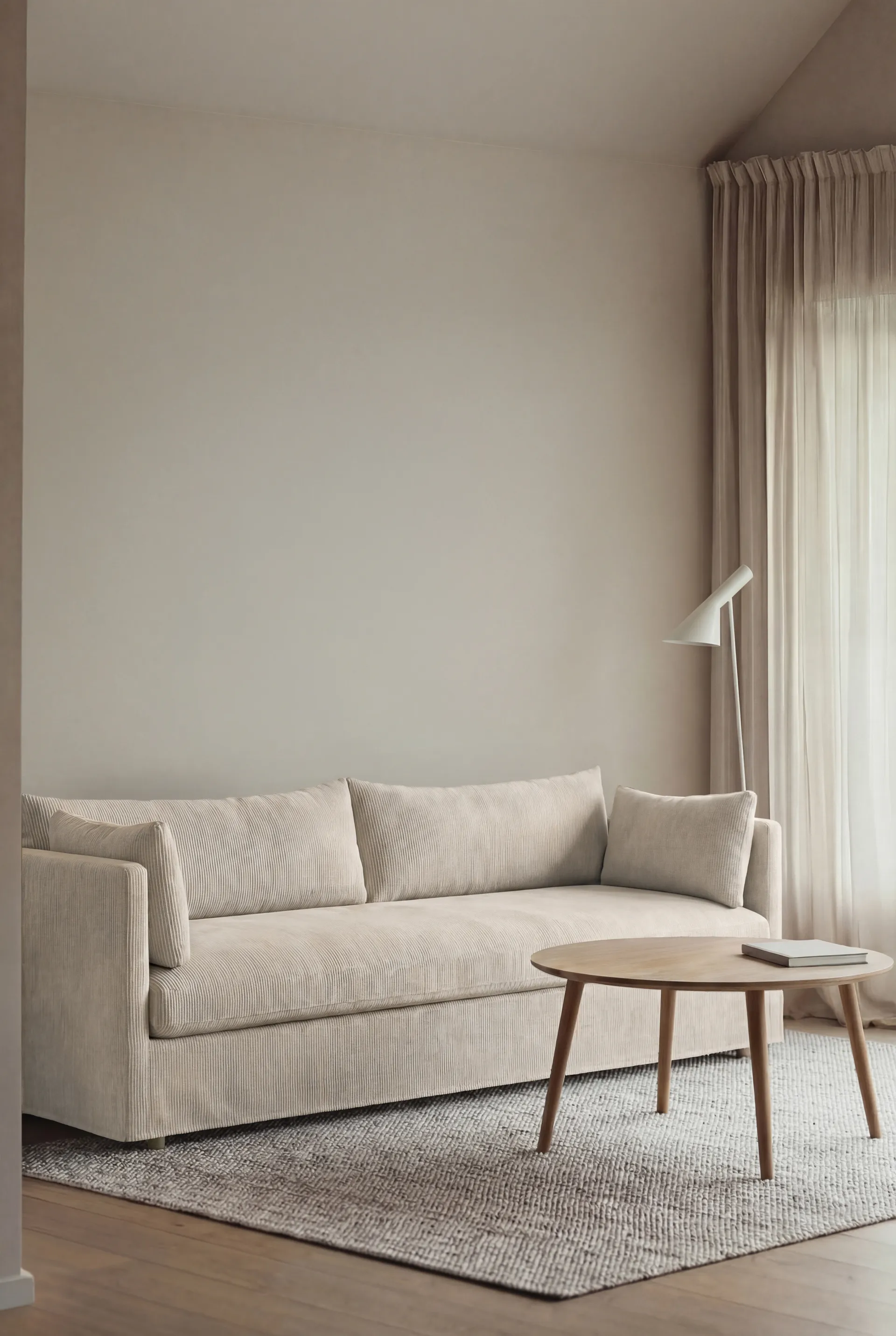 Linnevik sohva, Jump Beige 1956-valkoöljytty tammi, 4-sits, helmahameella 1898