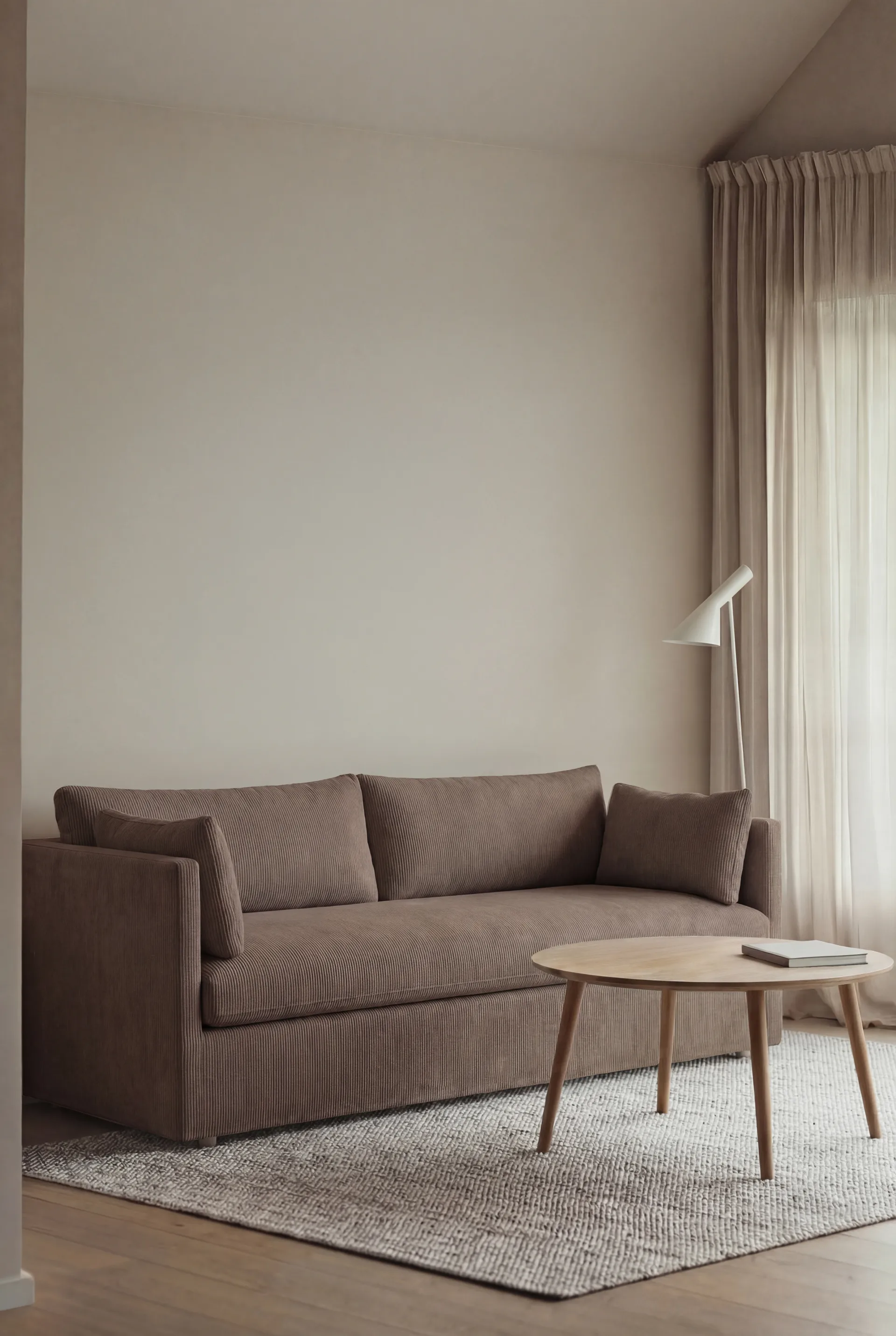 Linnevik sohva, Jump brown 1955-valkoöljytty tammi, 3-sits, helmahameella 1898