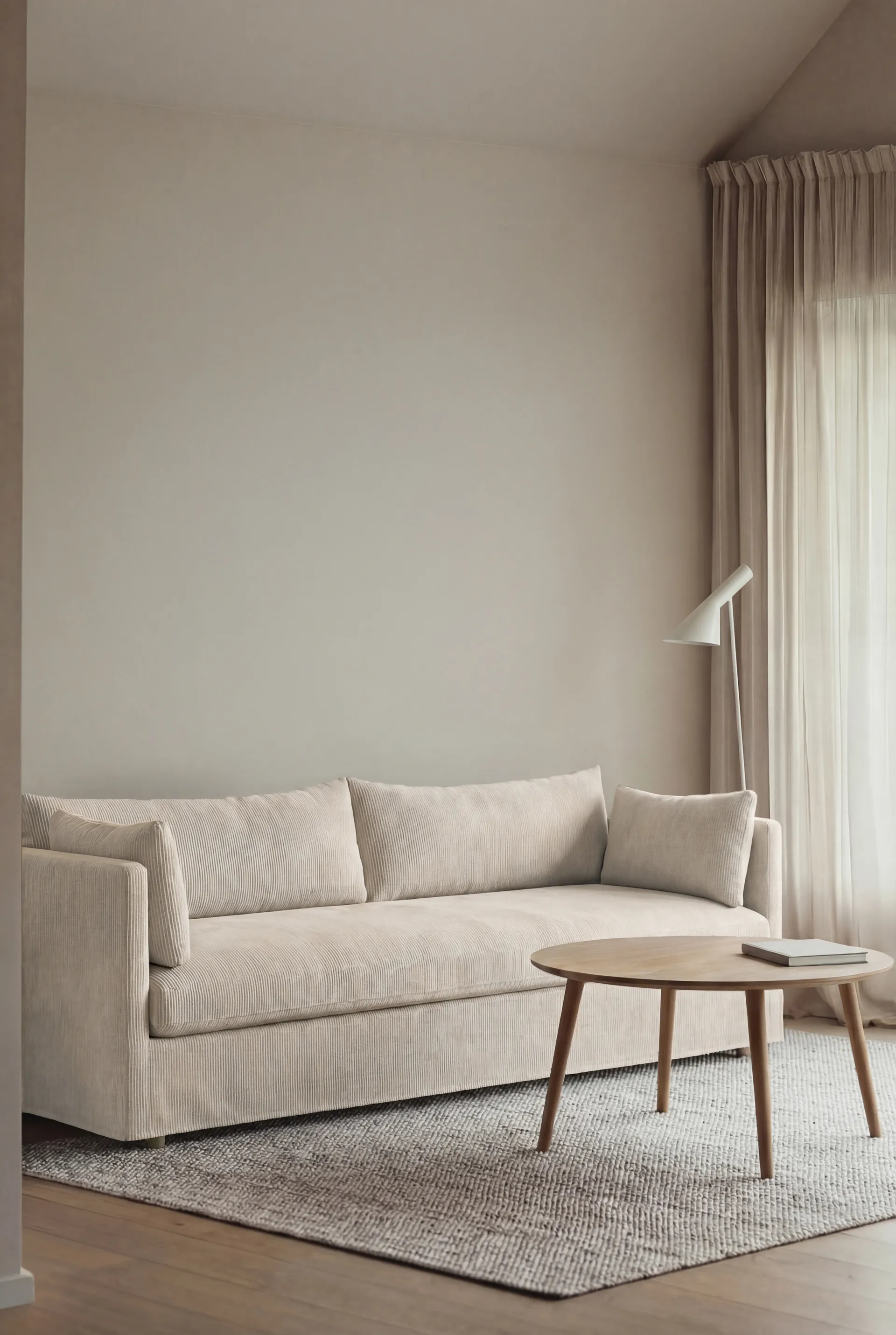 Linnevik sohva, Jump off white 1954-valkoöljytty tammi, 4-sits, helmahameella 1898