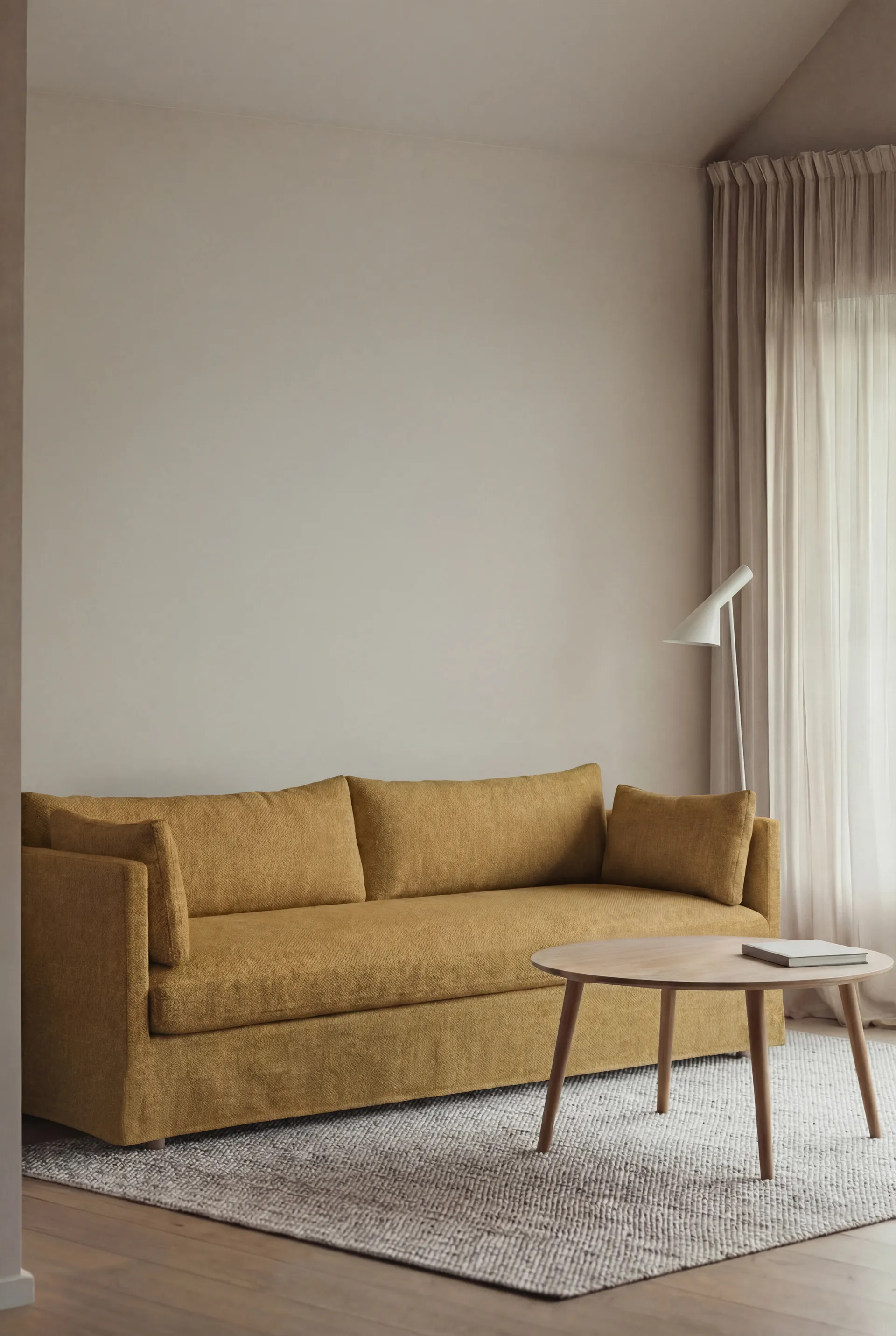 Linnevik sohva, Luiza Mustard 3972-valkoöljytty tammi, 4-sits, helmahameella 1898