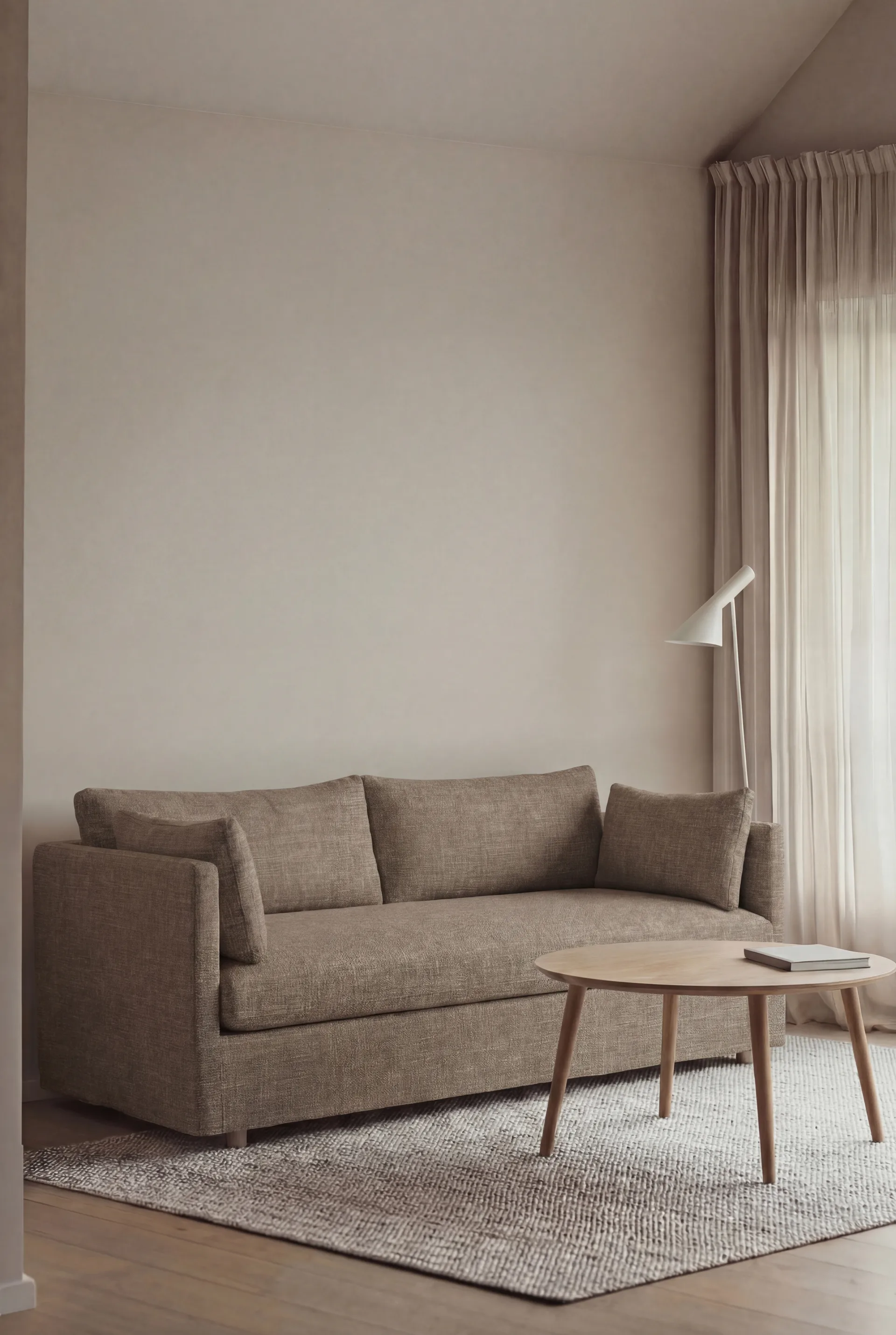 Linnevik sohva, Same Mole 6674-valkoöljytty tammi, 2-sits, helmahameella 1898