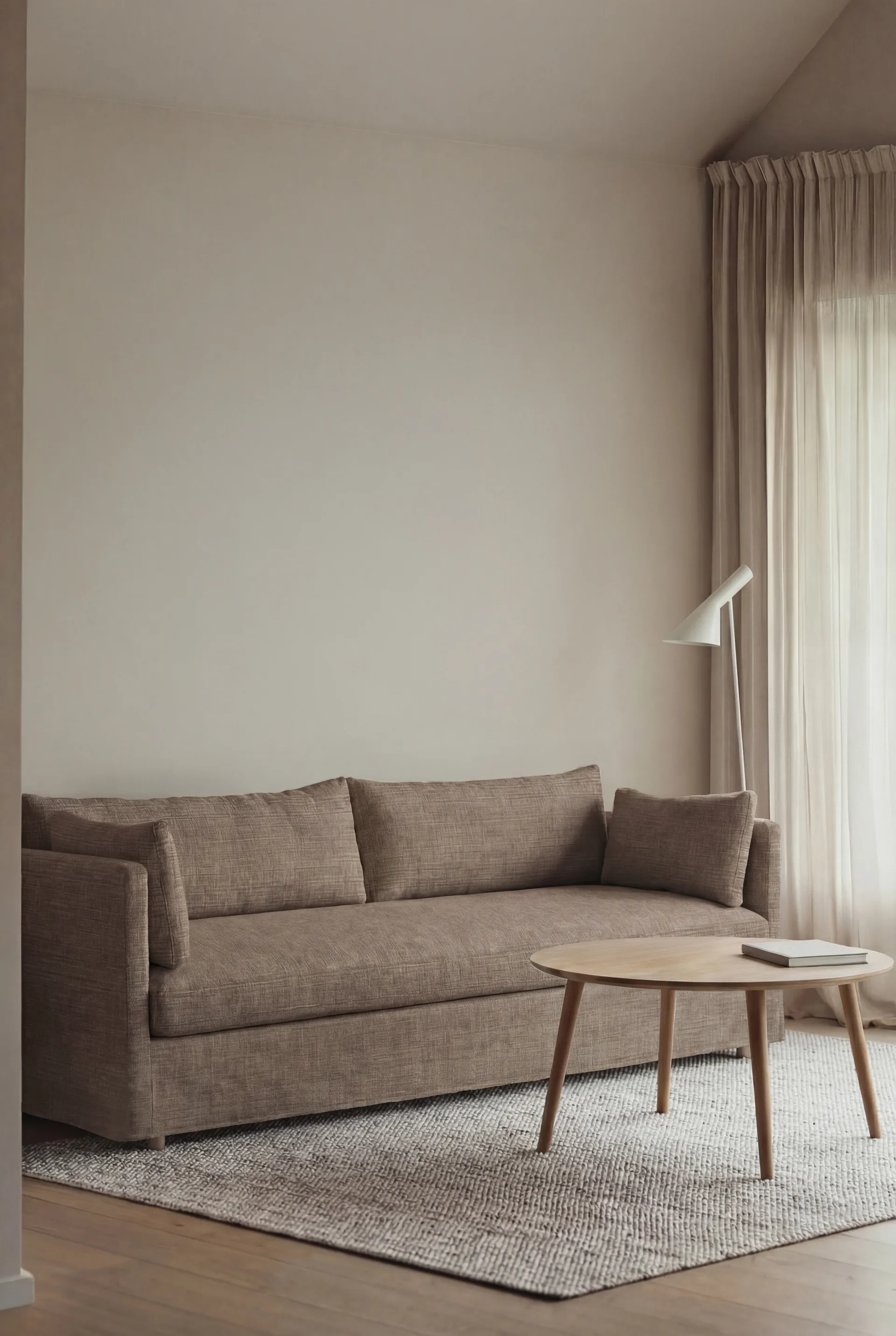 Linnevik sohva, Same Mole 6674-valkoöljytty tammi, 4-sits, helmahameella 1898