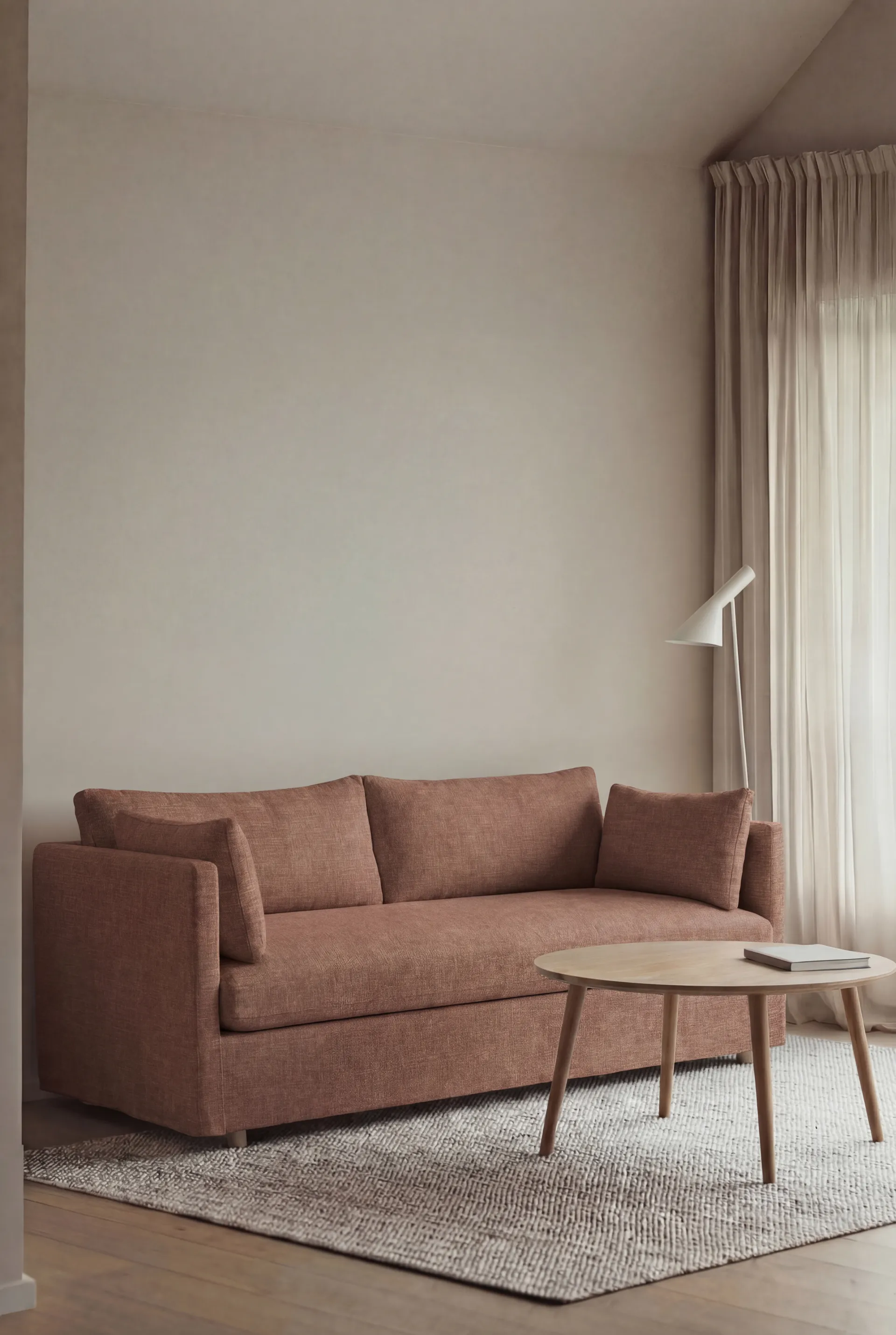 Linnevik sohva, Same Rust 6675-valkoöljytty tammi, 2-sits, helmahameella 1898