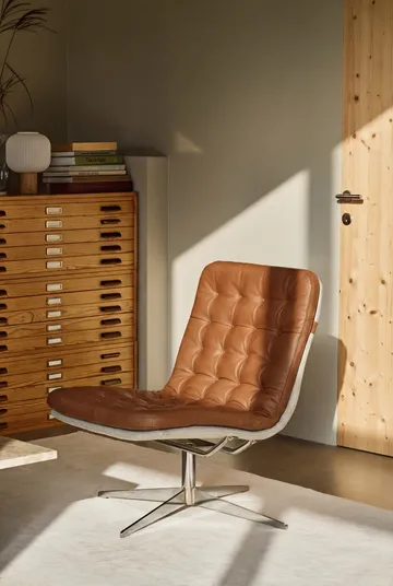 Loholm nojatuoli pyörintoiminnolla - Cognac nahka-Bern Beige 0341 - 1898