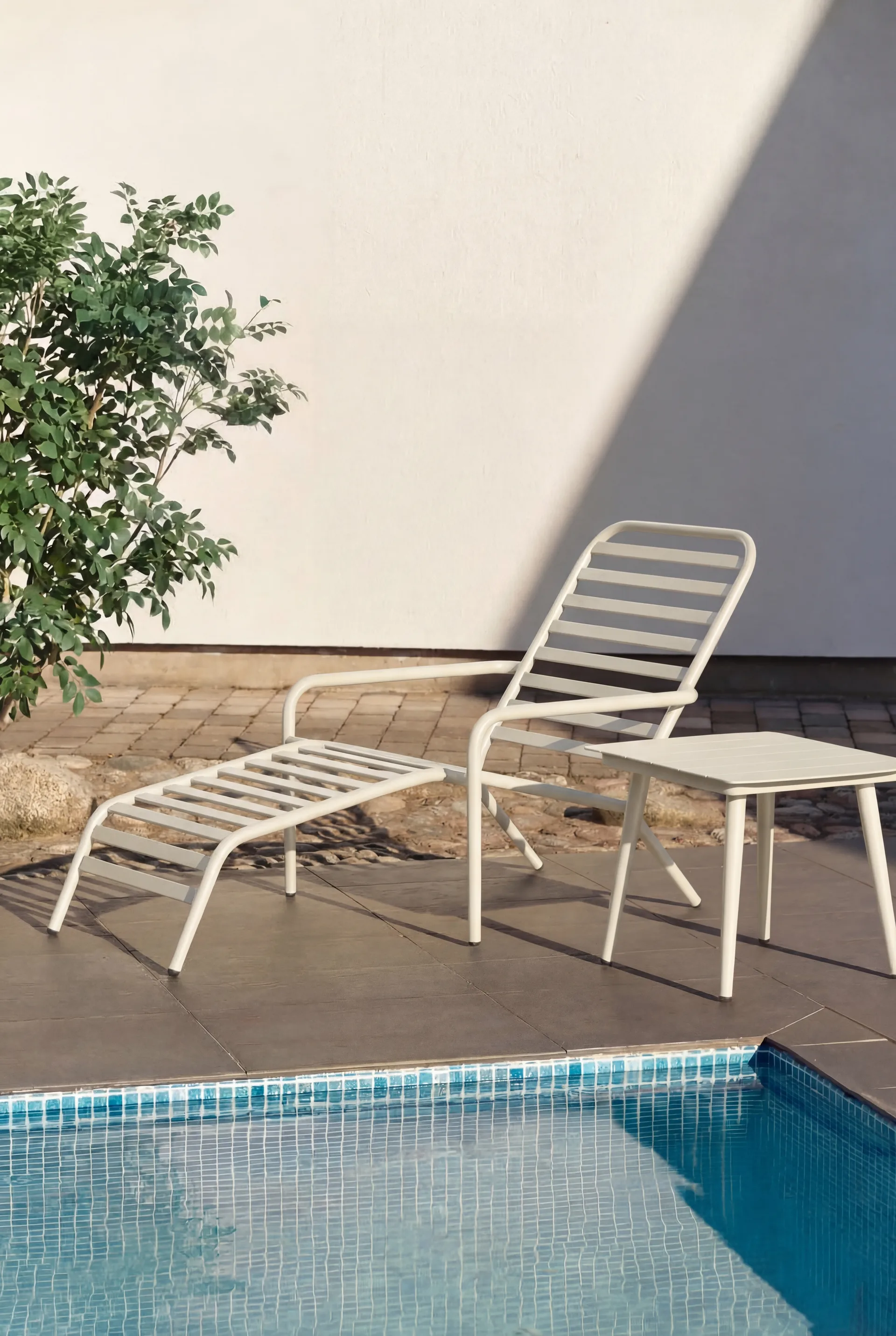 Messina aurinkotuoli, Off white 1898
