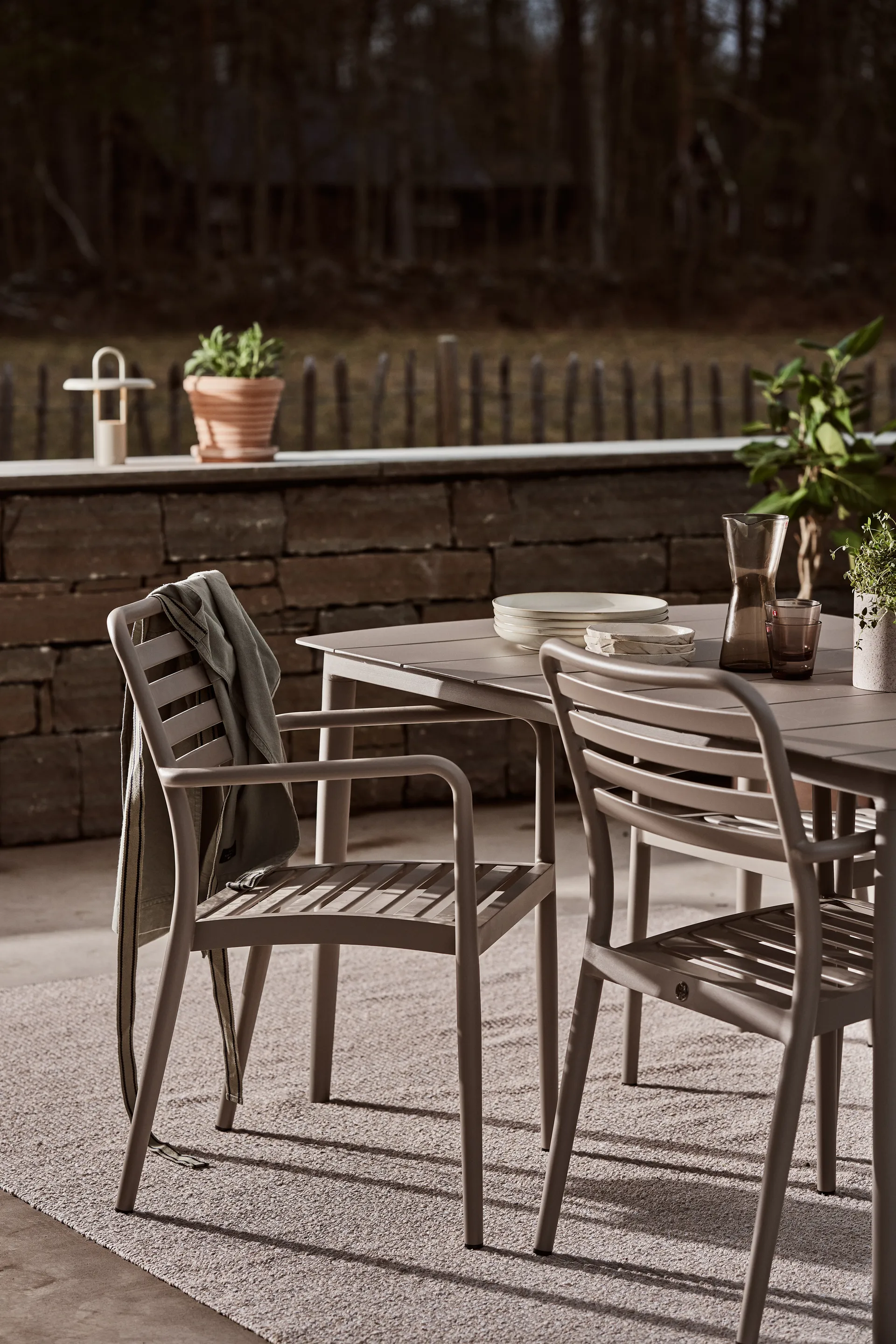 Messina käsinojallinen tuoli, Taupe 1898