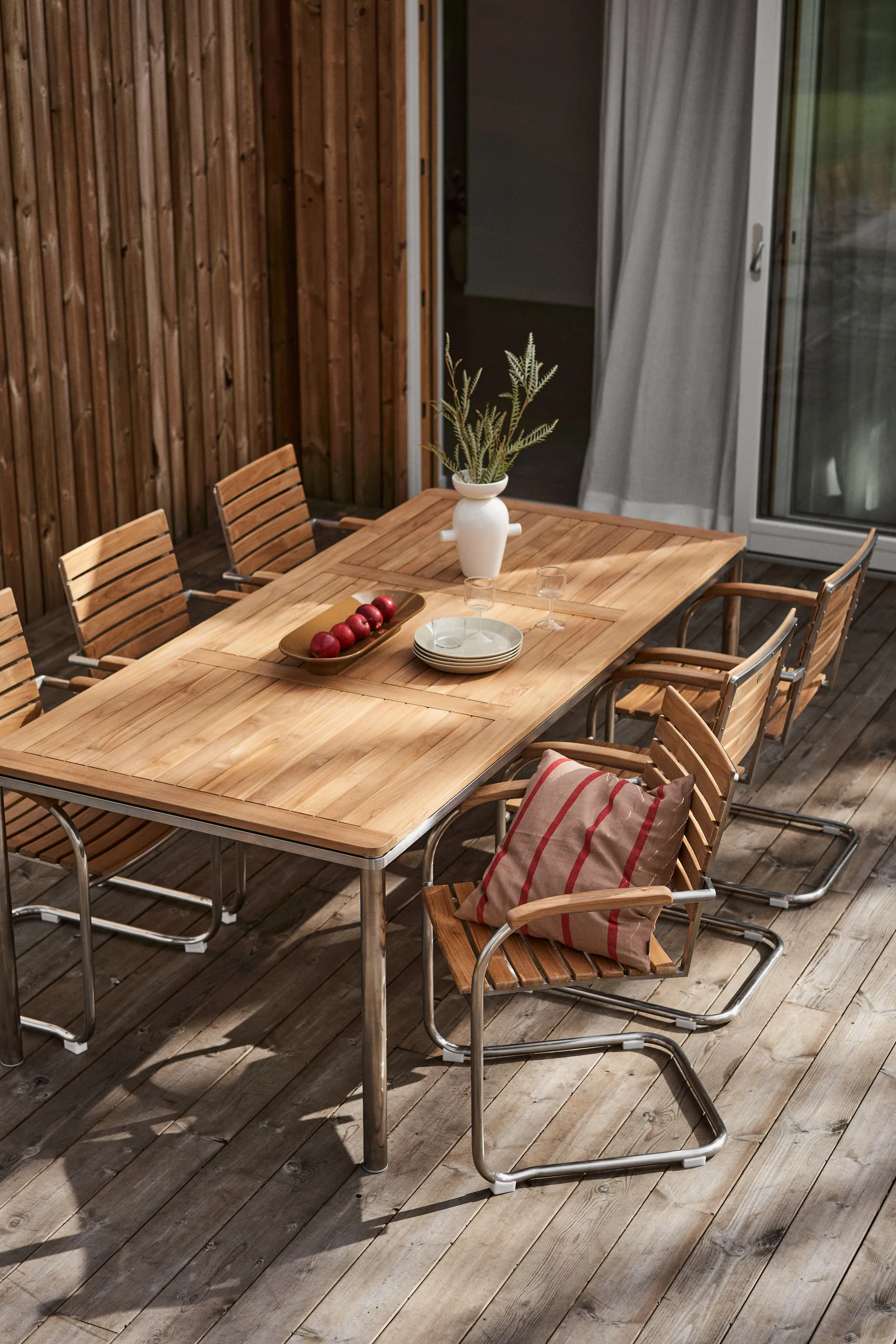 Rörvik ruokapöydän tuoli, Tiikki-ruostumaton teräs 1898