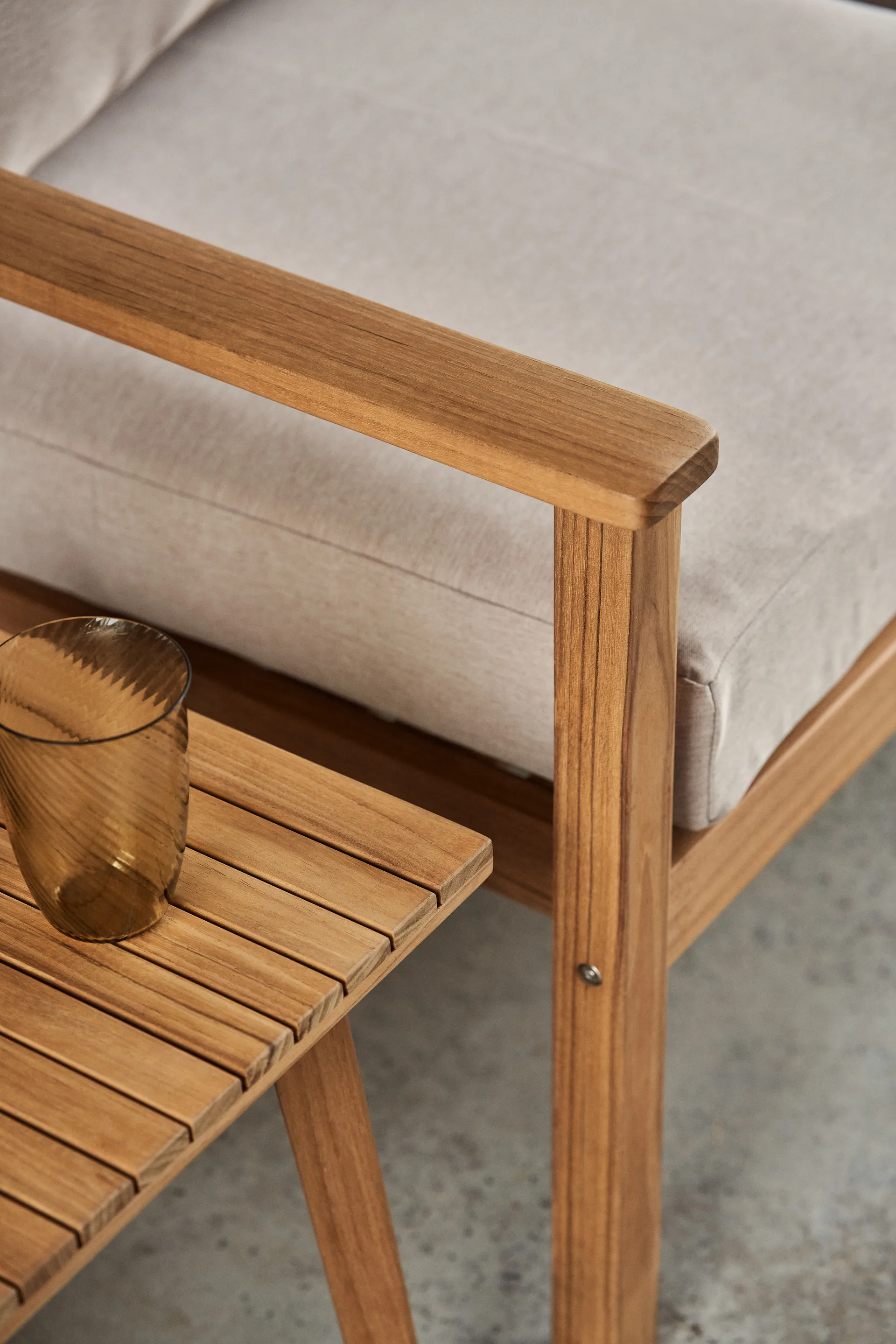 Sköndal sivupöytä tiikki, 35 x 35 x 40 cm 1898