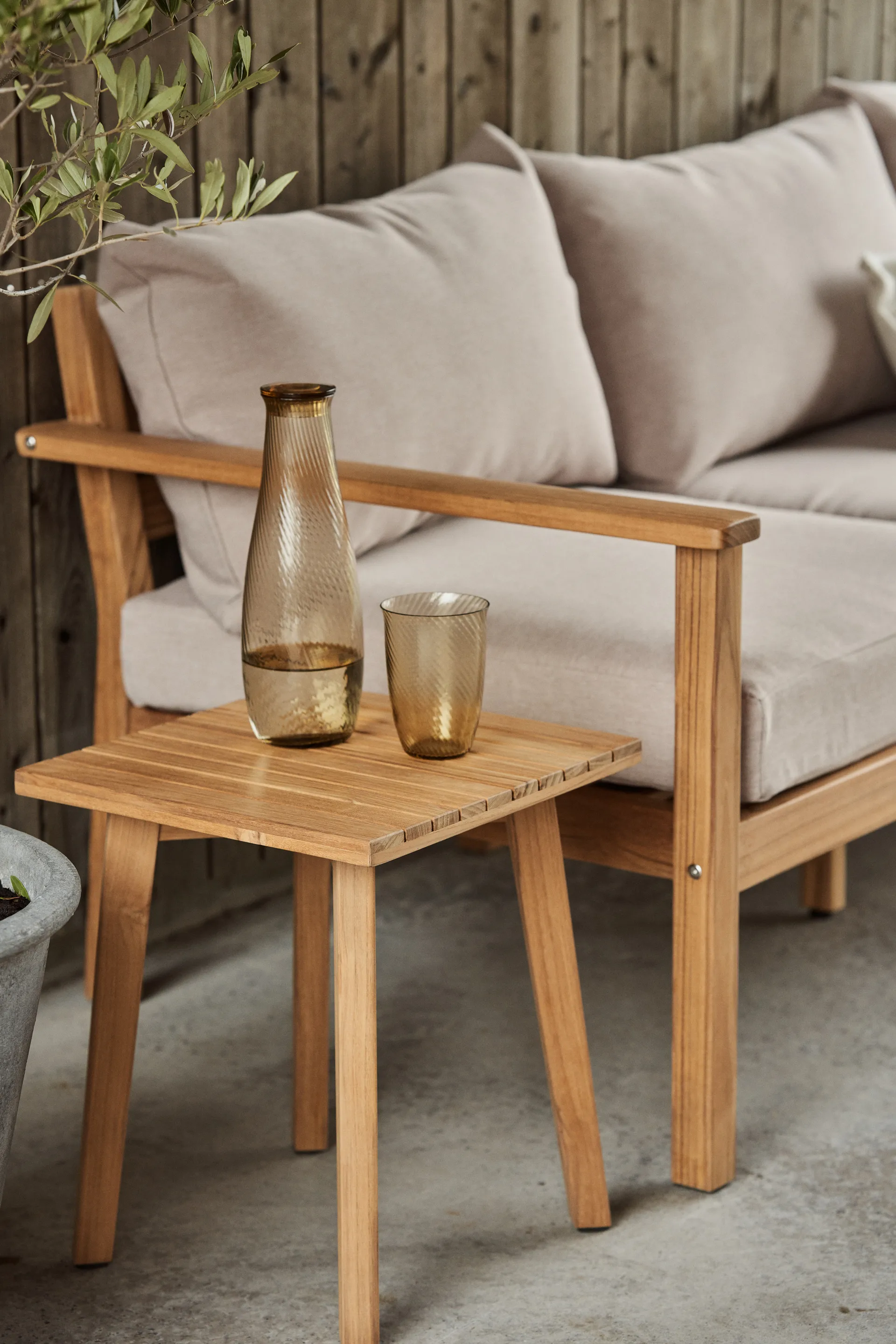 Sköndal sivupöytä tiikki, 35 x 35 x 40 cm 1898