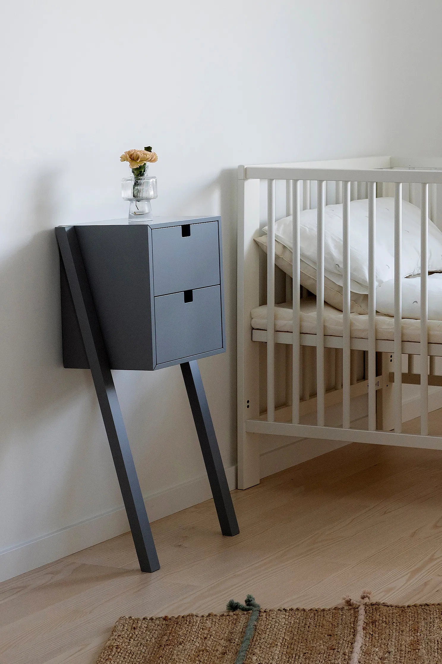 Square säng- och hallhylla, Harmaa 1898