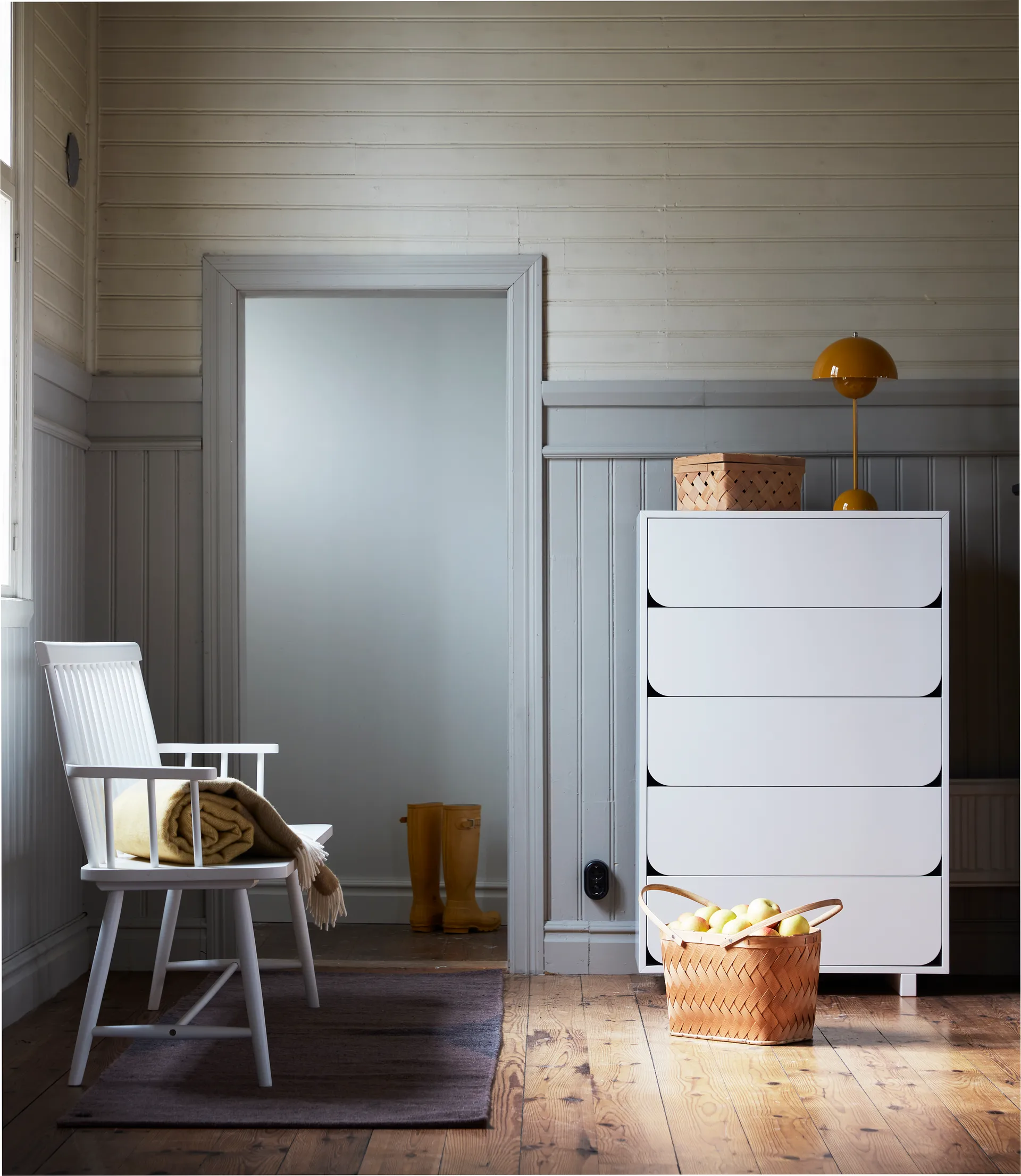 Vidja korkea lipasto, Valkoinen lakka, 5 laatikkoa 1898