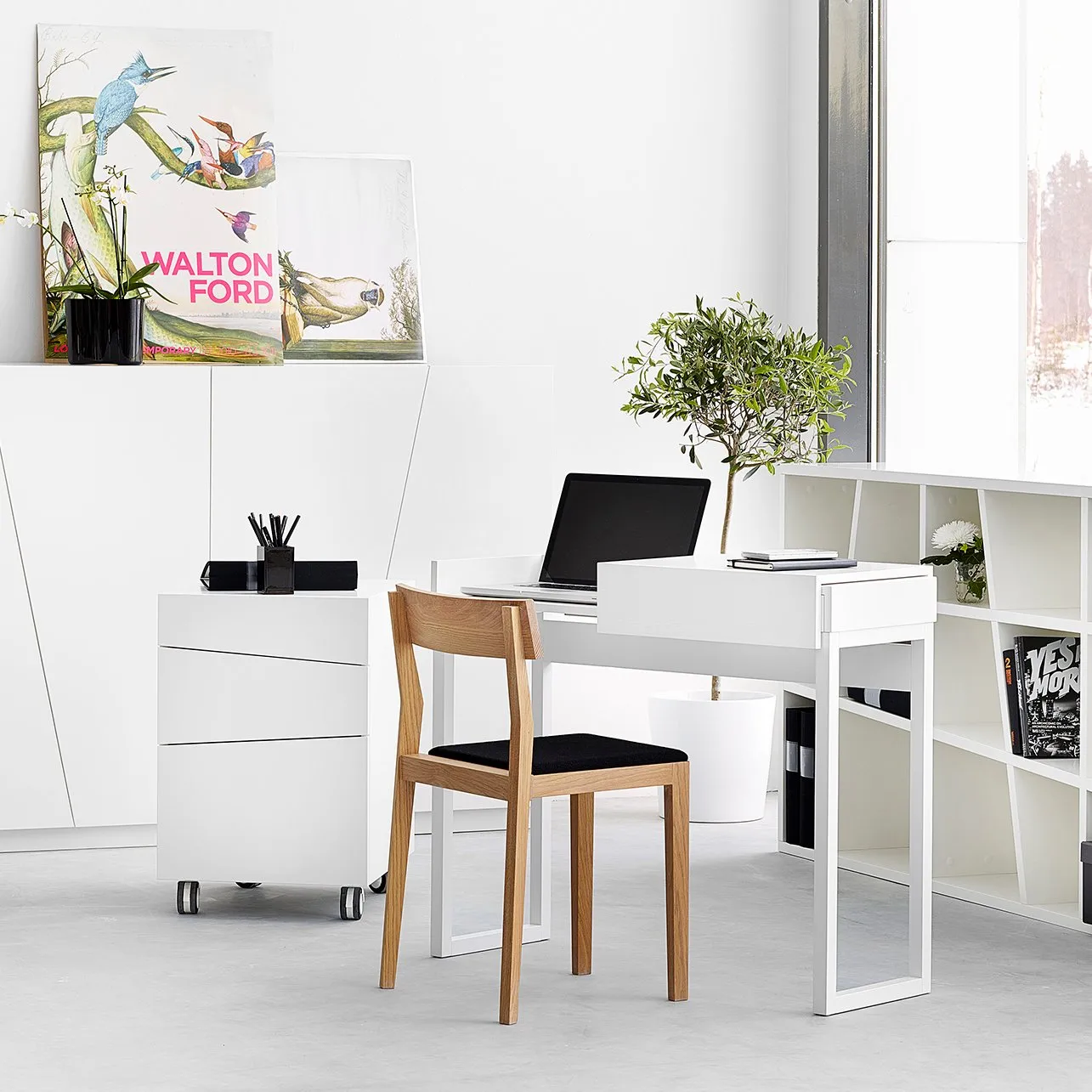 Hidden laptop pöytä, valkoinen A2