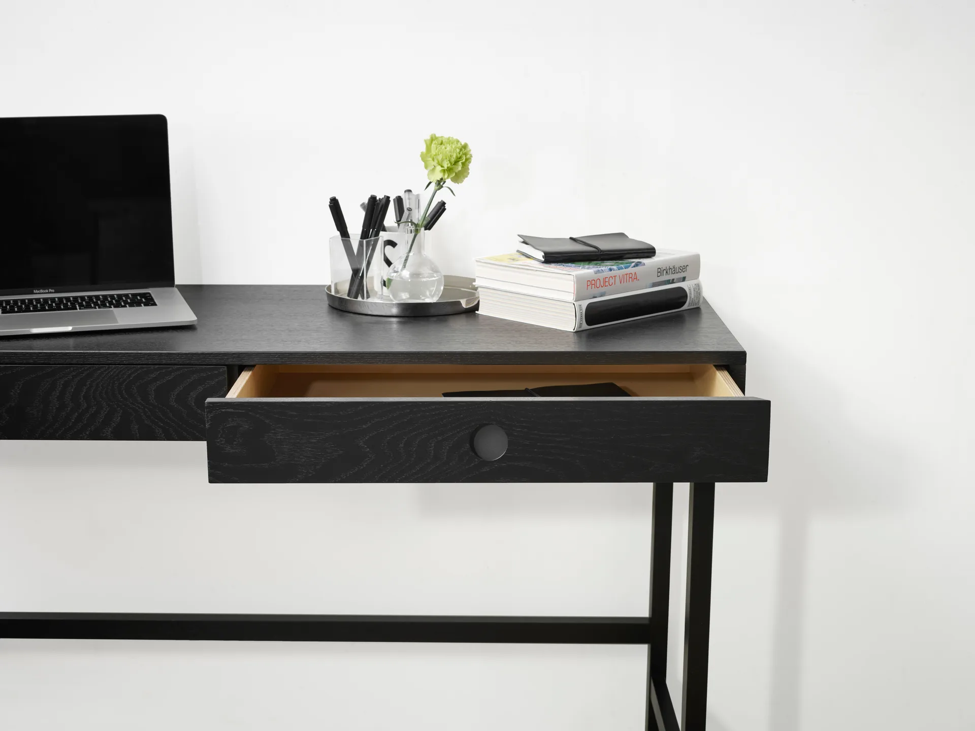 Mind työpöytä, Mustaksi petsattu tammi, 118×74×44 cm A2