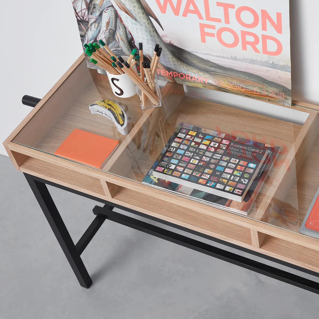 Shift kirjoituspöytä pyörillä, Valkoöljytty tammi-musta A2