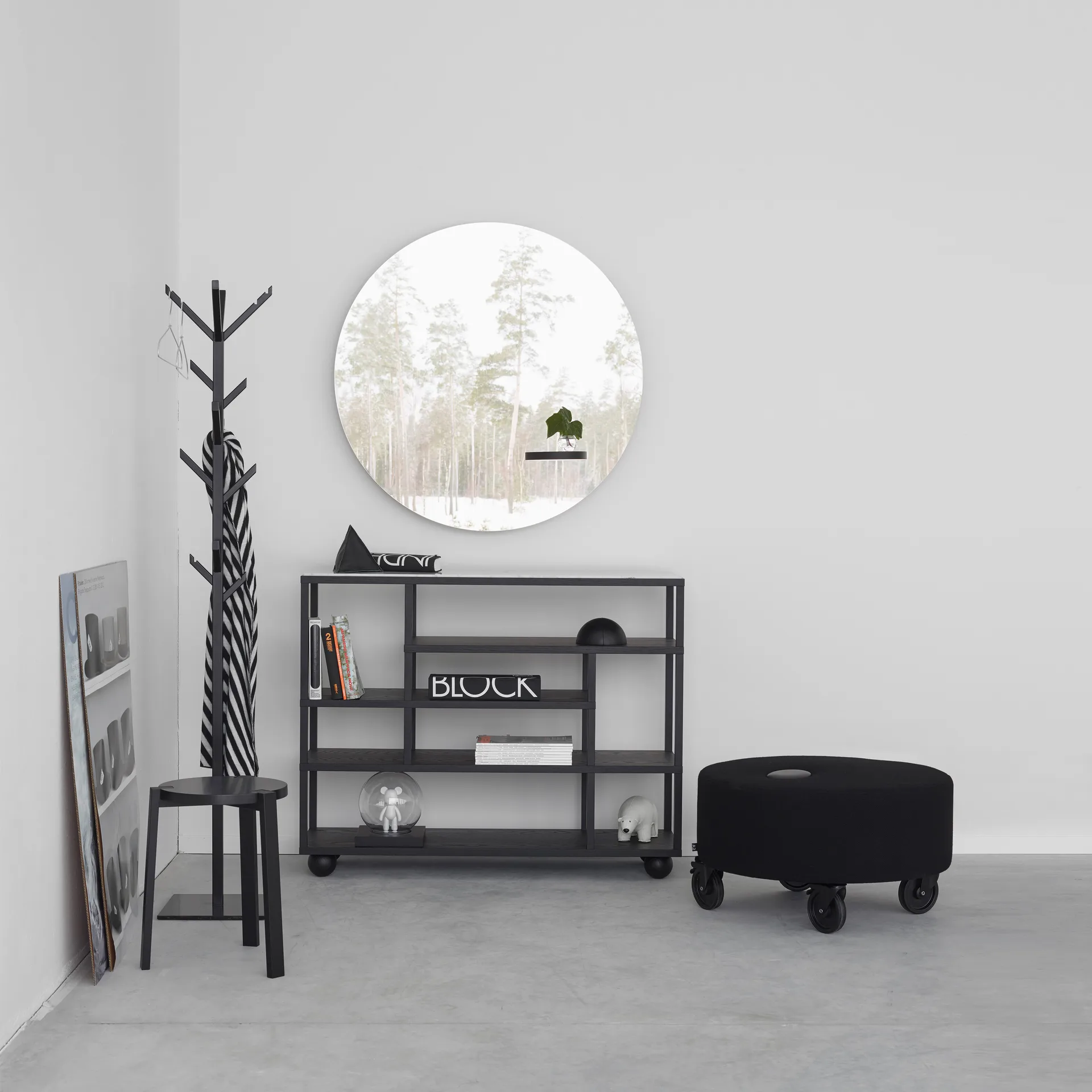 Show hylly, Mustaksi petsattu tammi A2