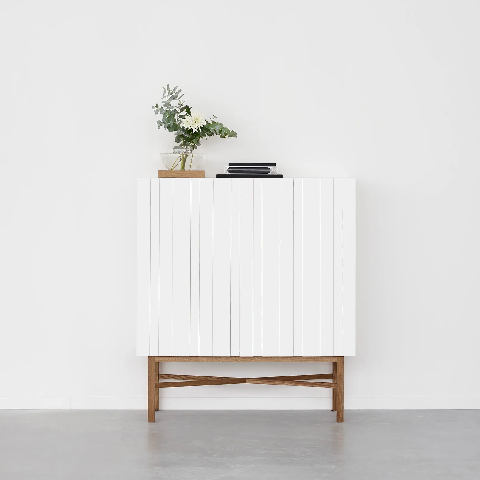 White Cabinet kaappi, tammi A2