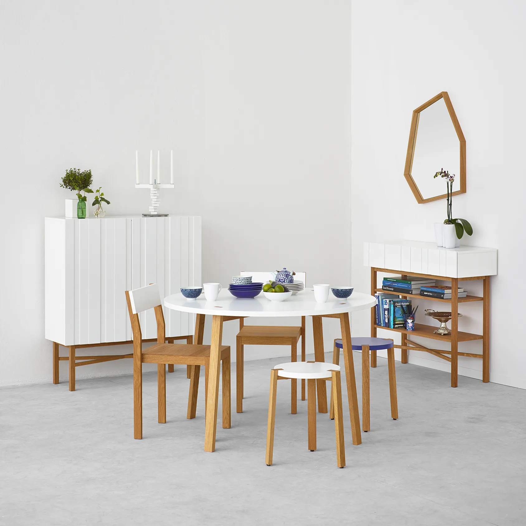 White Cabinet kaappi, tammi A2