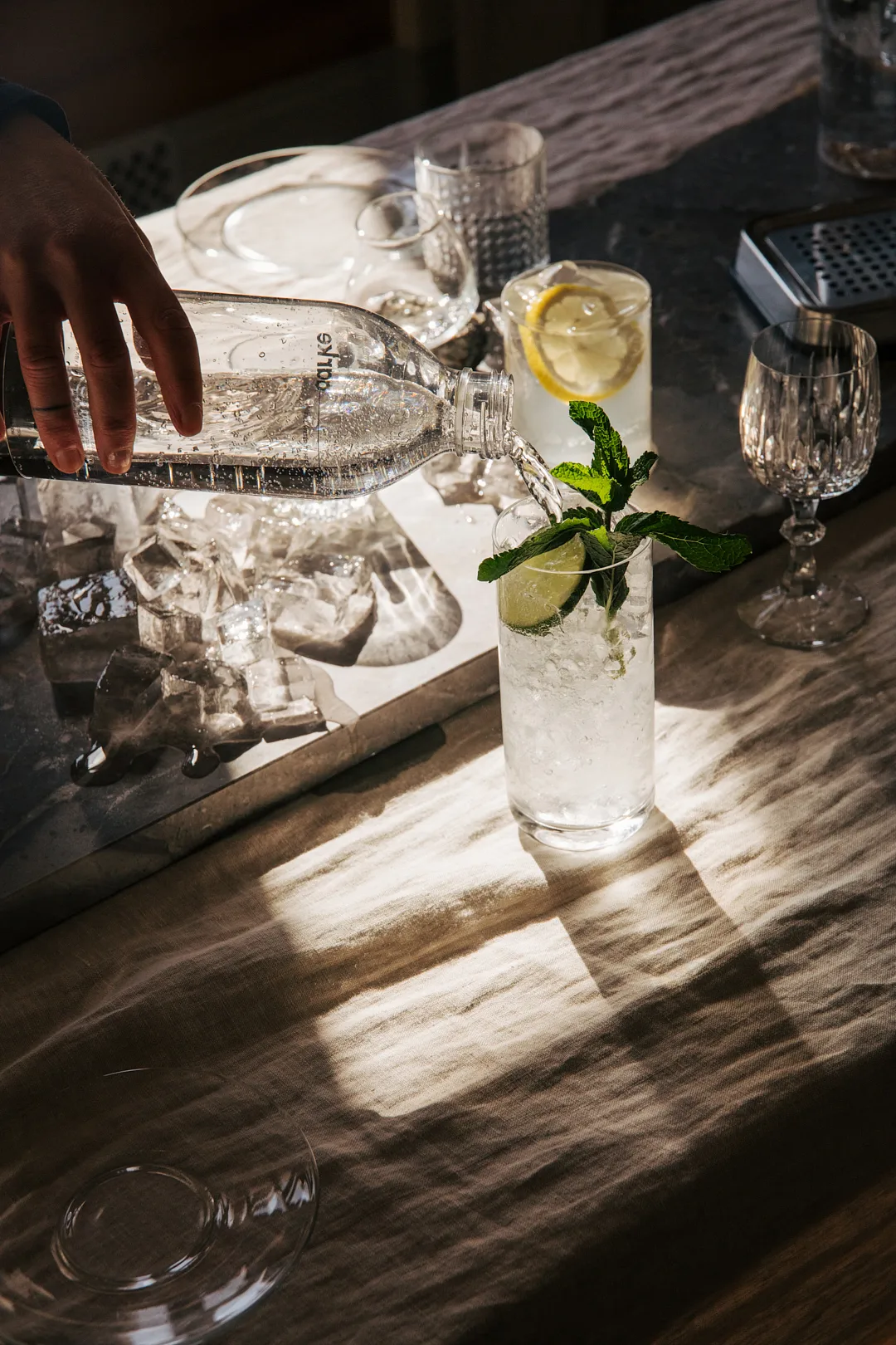 Aarke PET vesipullo 1 L, Kiillotettu teräs Aarke