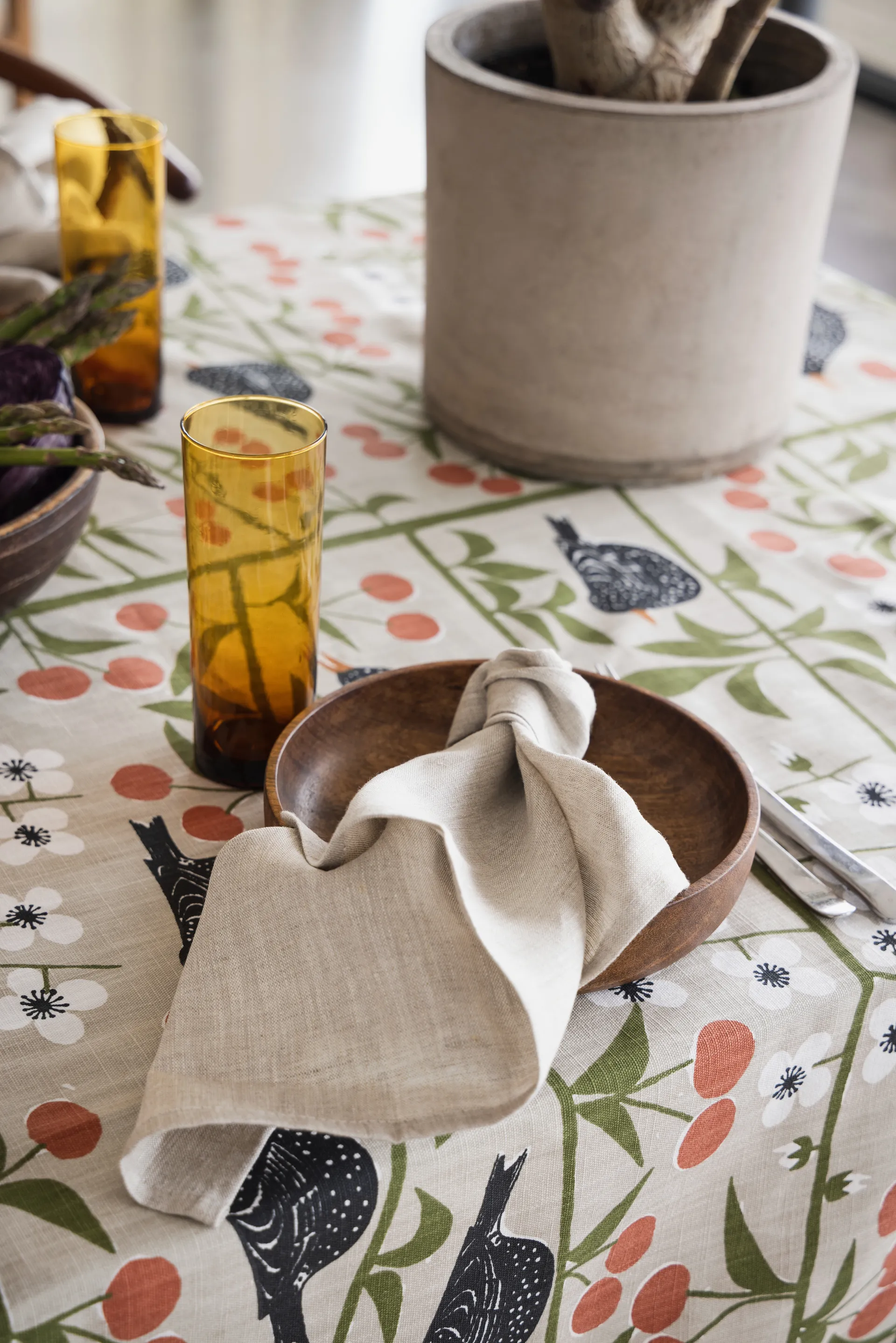 Kirsikkatarha pöytäliina, Beige, 145x250 cm Almedahls