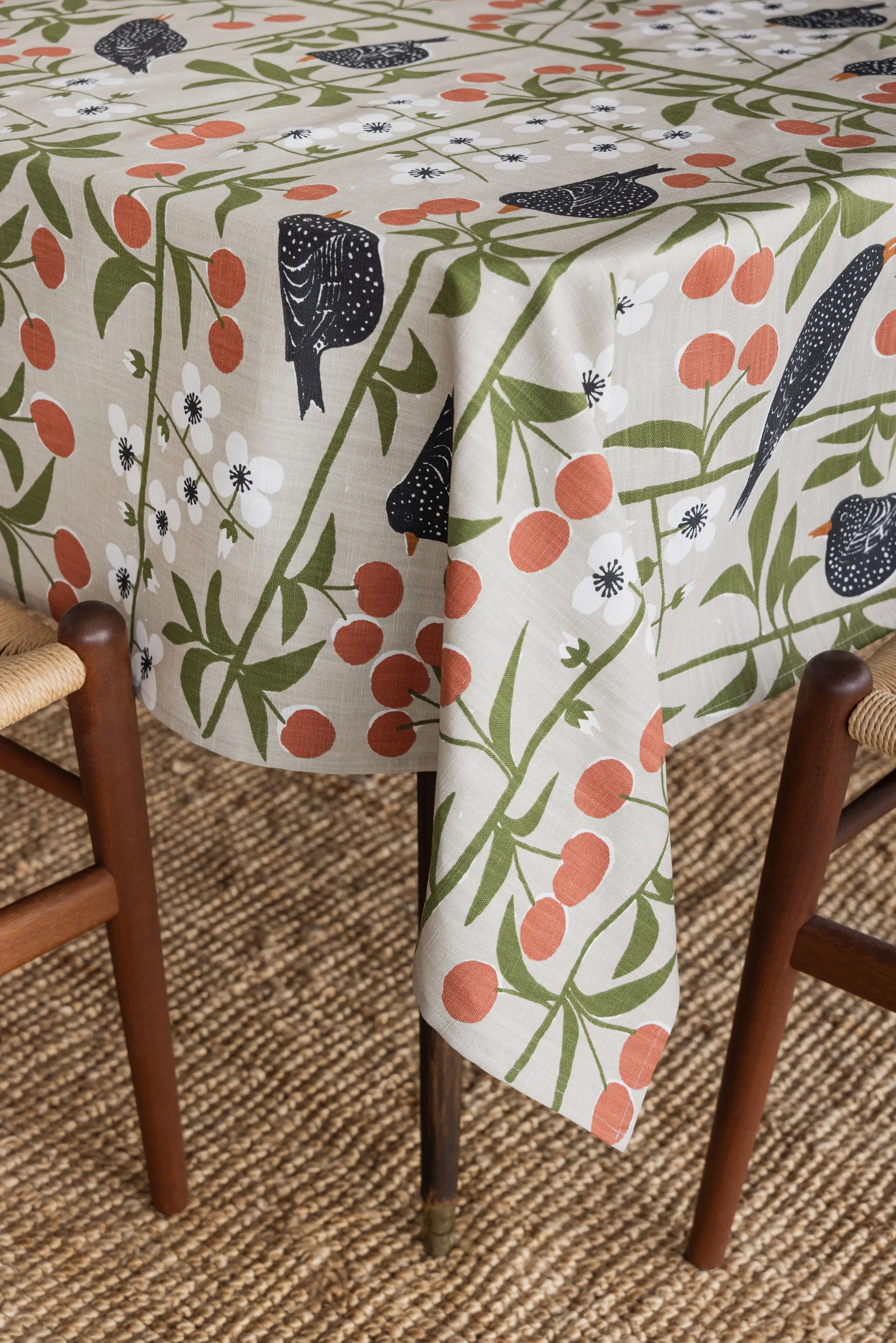 Kirsikkatarha pöytäliina, Beige, 145x250 cm Almedahls