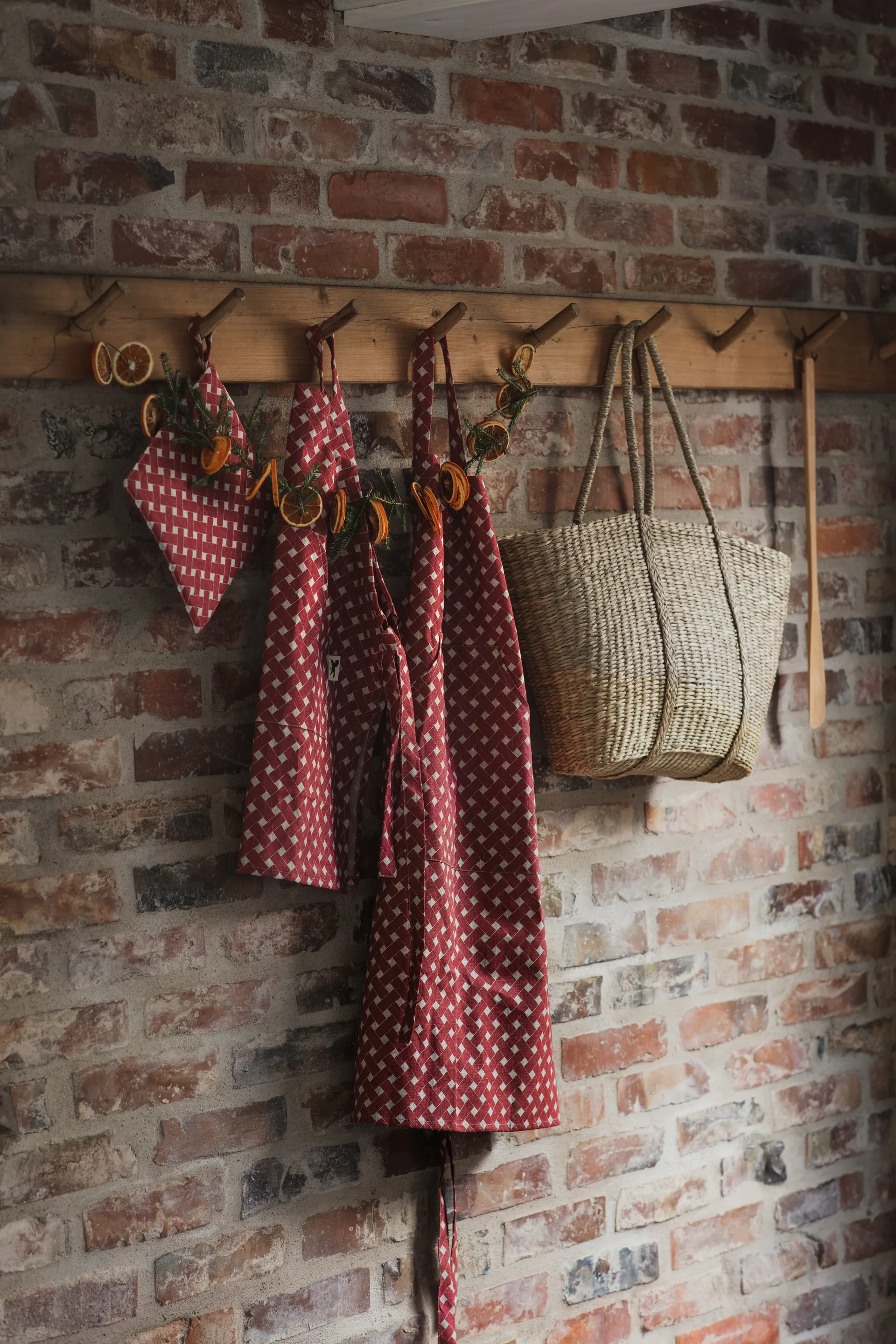 Korg esiliina lasten, Punainen Almedahls