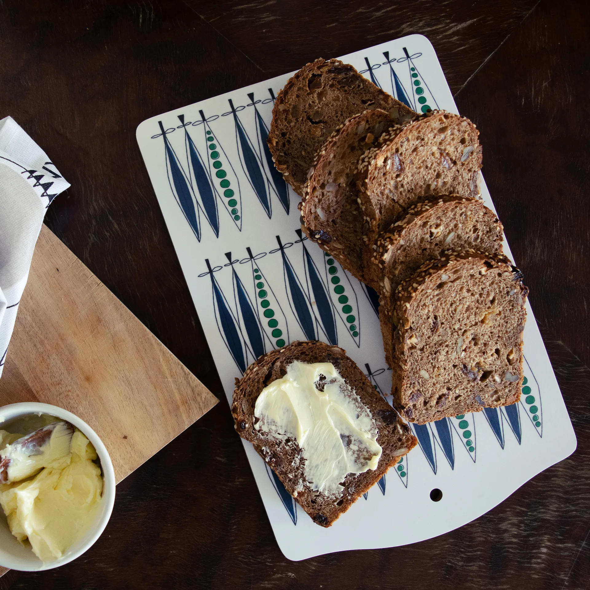 Picknick tarjoilulauta herneet 20x30 cm, Sininen-multi Almedahls