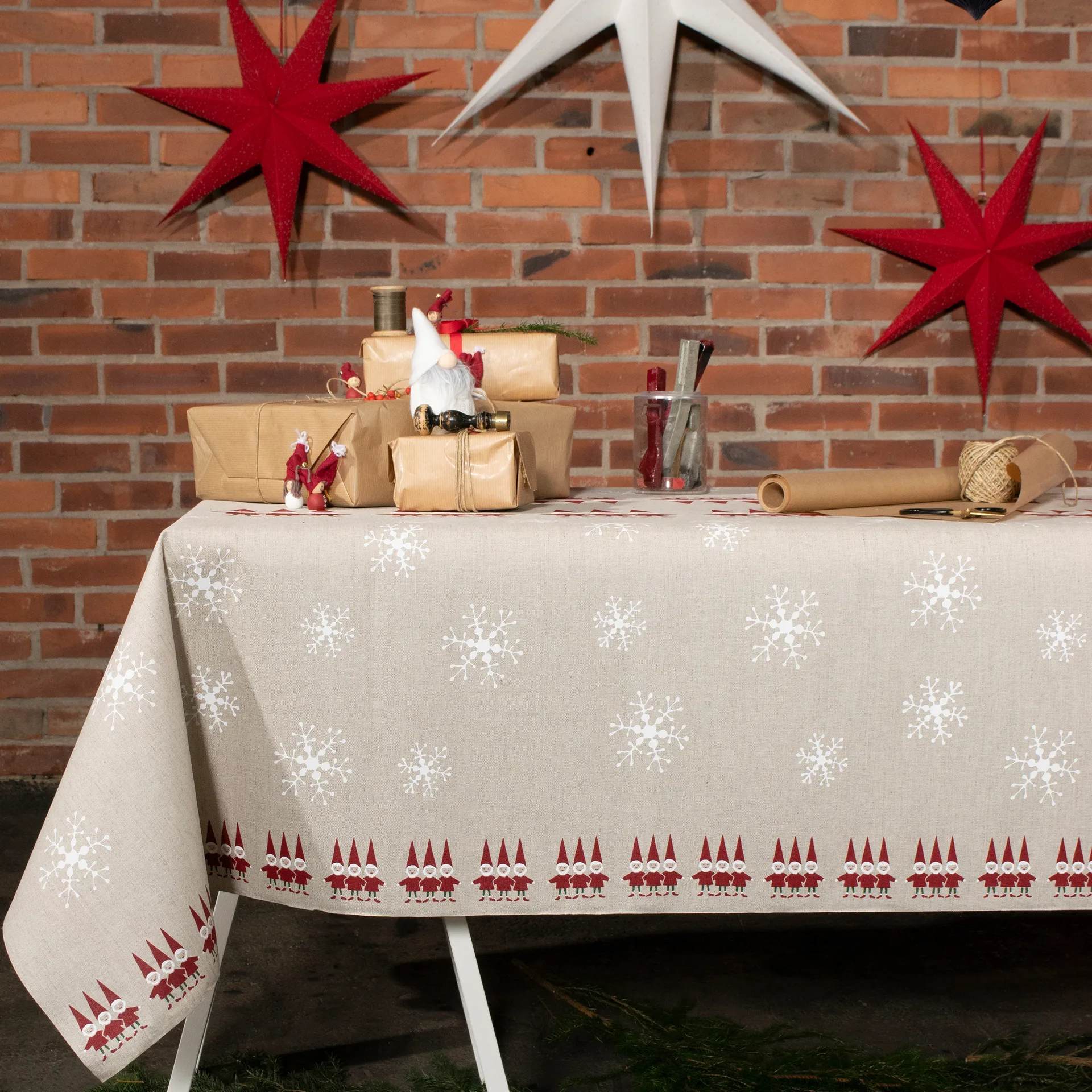 Tomtenisse kangas isot tontut, Beige Almedahls