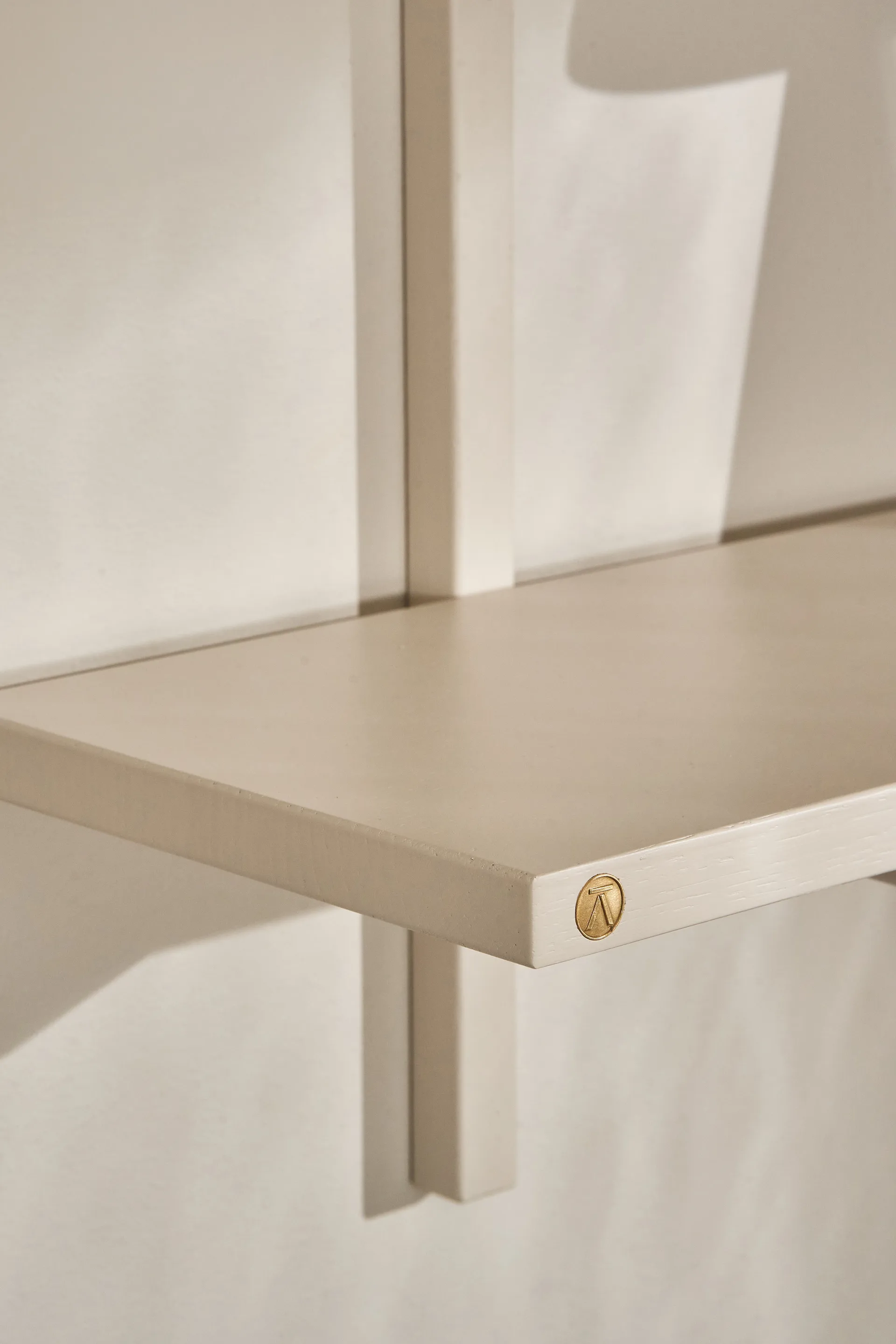 A-Light Shelf seinähylly Special Edition, Light beige 90x21x35 cm Andersen Furniture