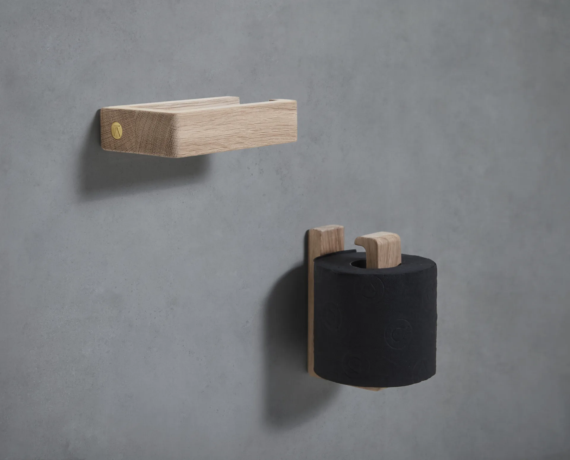 Andersen wc-paperiteline, Lacquered oak Andersen Furniture