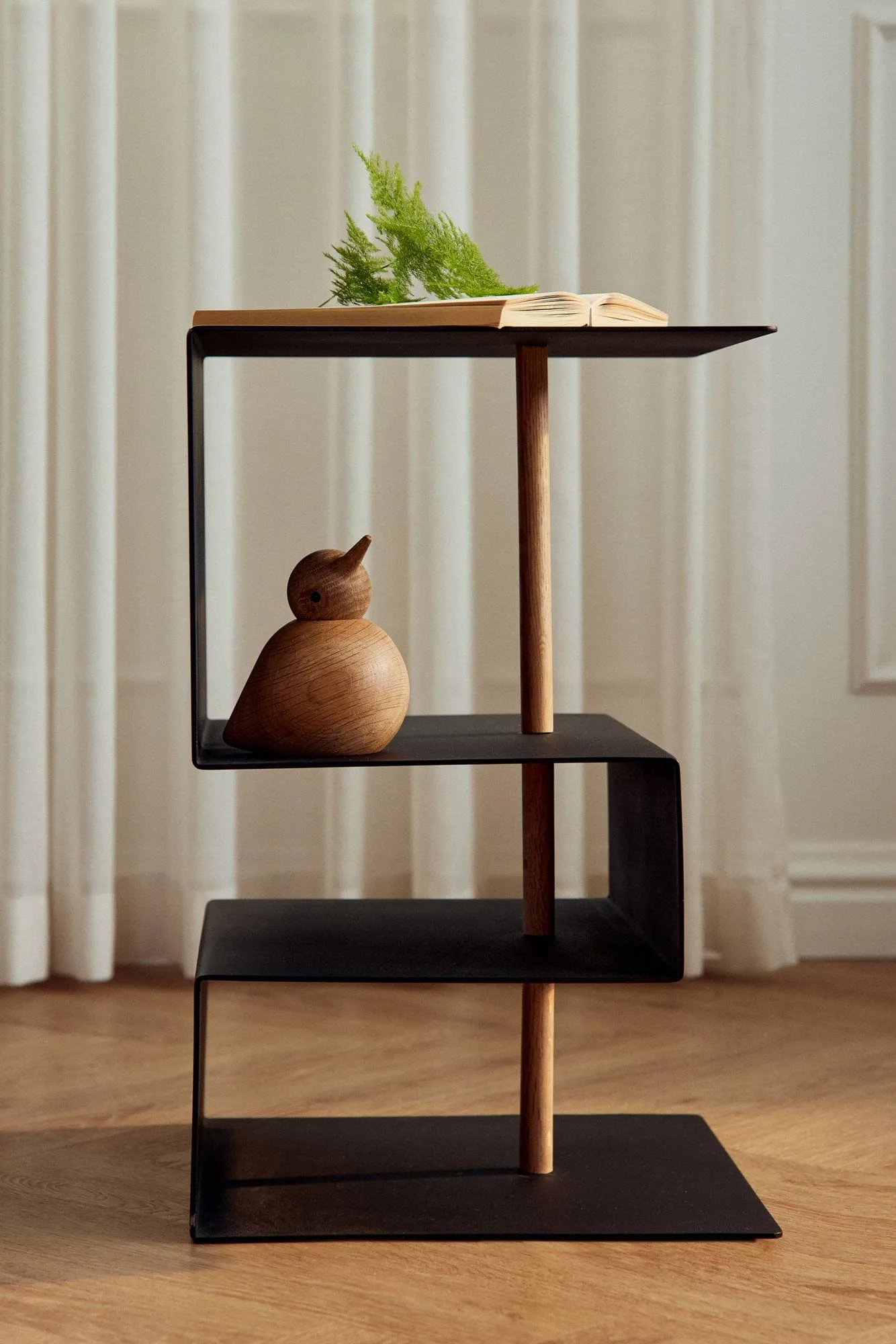 Edge sivupöytä, Black (musta) Andersen Furniture