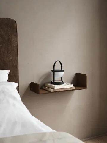 Level seinähylly - Savutettu öljytty tammi, 55×18×9 cm - Andersen Furniture