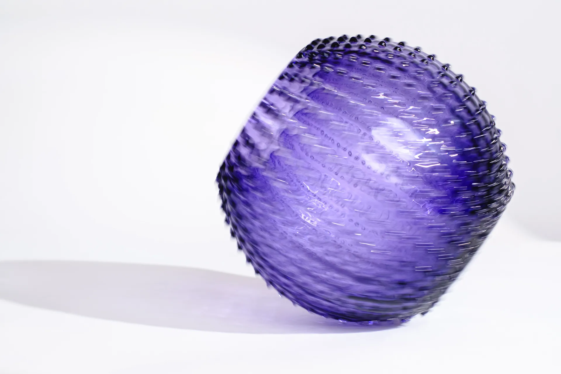 Hobnail Globe maljakko 24 cm, Indigo Anna Von Lipa
