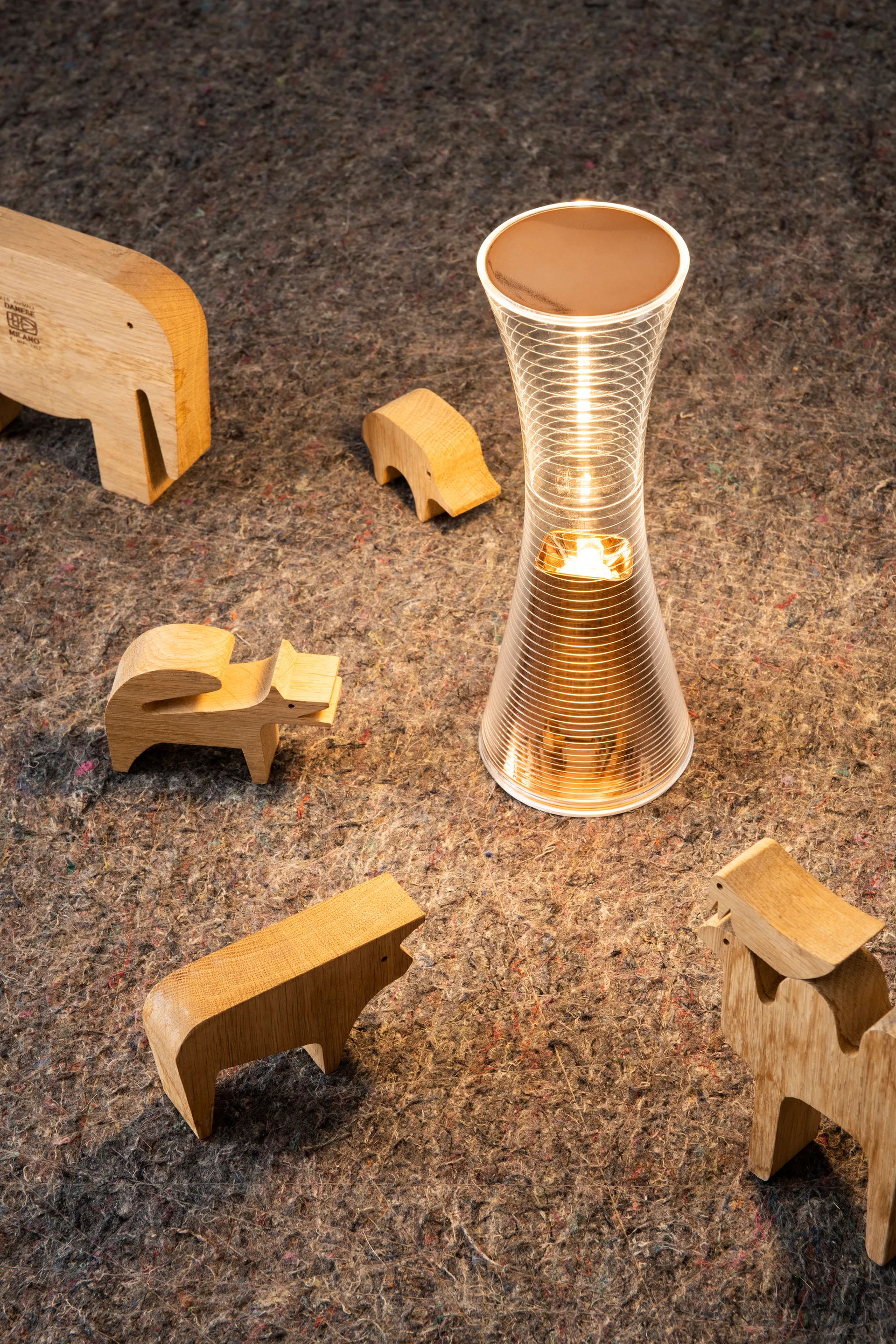 Come Together kannettava pöytävalaisin 26,5 cm, Kupari Artemide