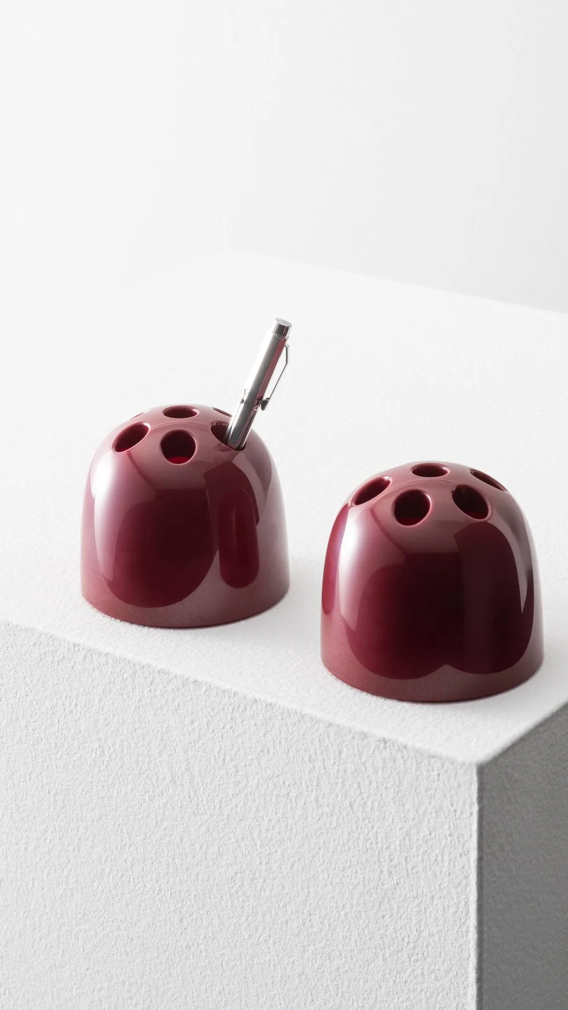 Dedalino kynäteline, Ruby red Artemide