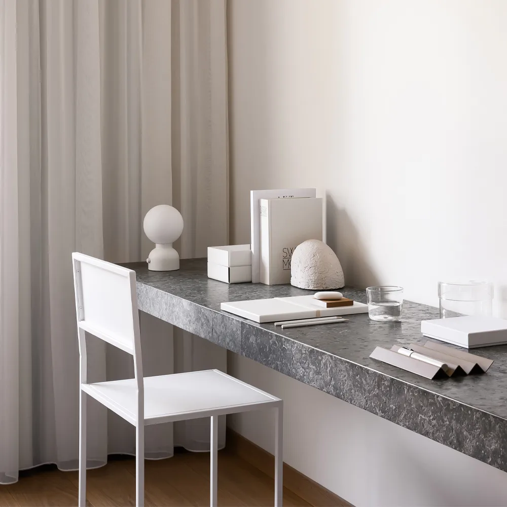 Pluggie pöytävalaisin, Puuterinvihreä, opaalilasi Ateljé Lyktan