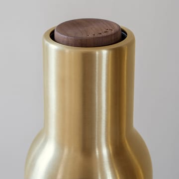 Bottle Grinder -maustemylly metalli, 2-pakkaus - Brushed brass (saksanpähkinäkansi) - Audo Copenhagen