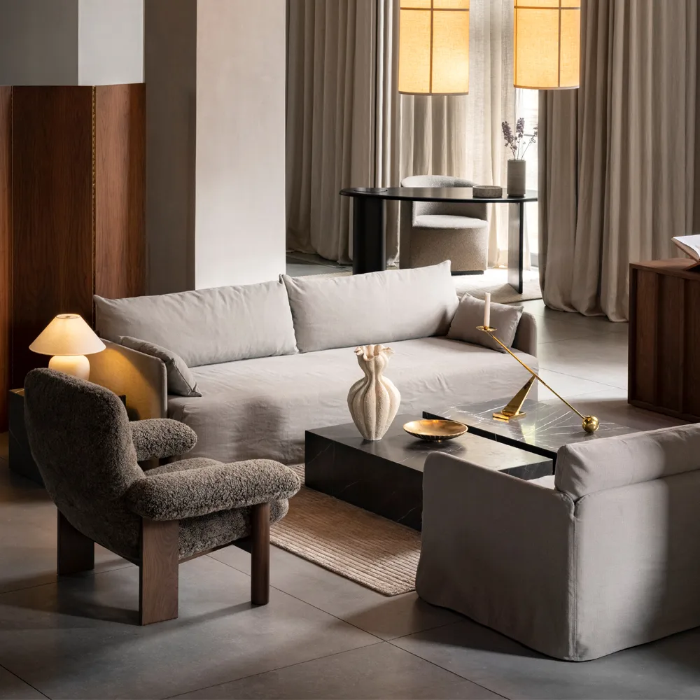 Brasilia nojatuoli, Walnut-Dunes camel leather 21004 Audo Copenhagen