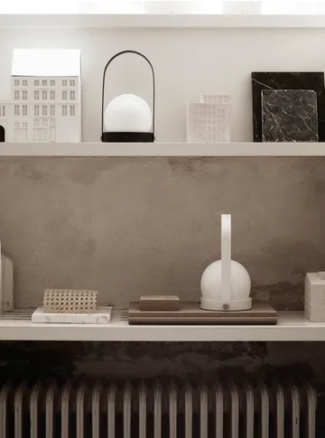 Carrie kannettava pöytävalaisin - Black - Audo Copenhagen