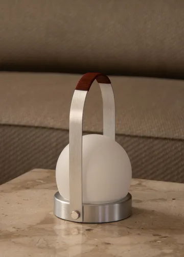 Carrie kannettava pöytävalaisin - Harjattu alumiini - Audo Copenhagen