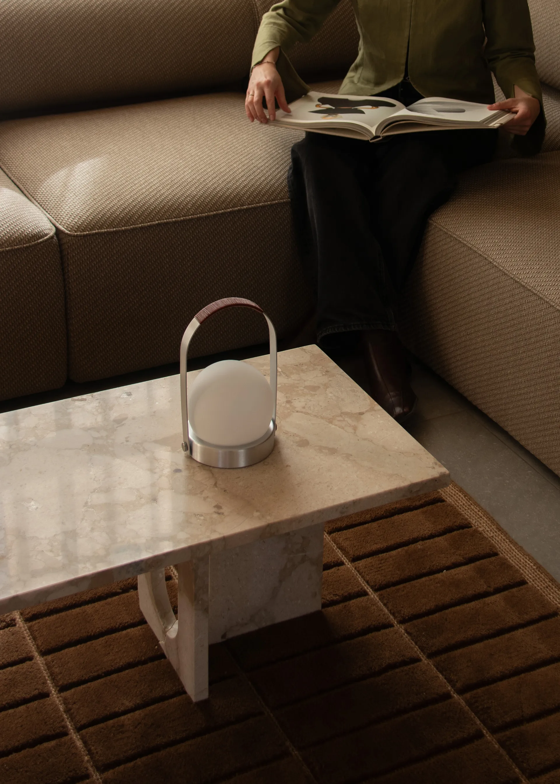 Carrie kannettava pöytävalaisin, Harjattu alumiini Audo Copenhagen