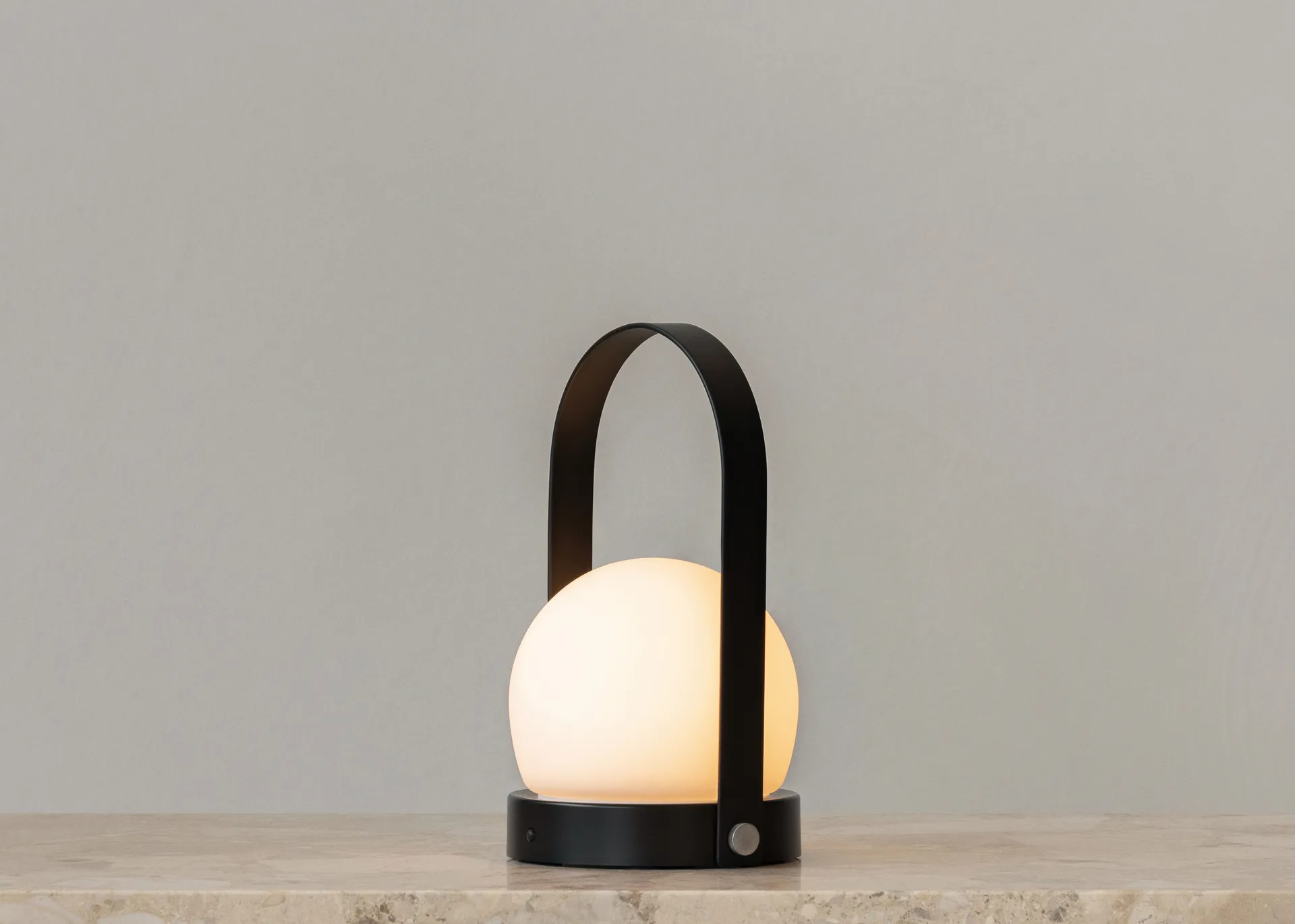 Carrie valaisin, Black Audo Copenhagen